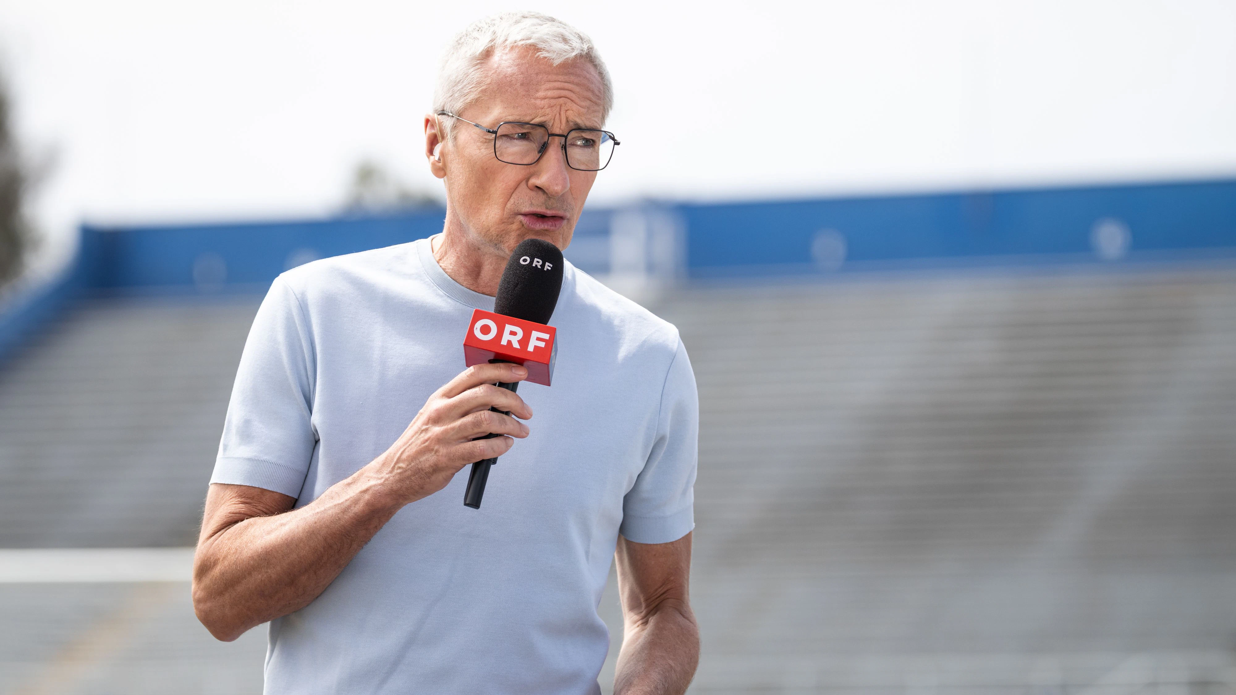 Rainer Pariasek berichtet für den ORF vom ÖFB-Quartier. 