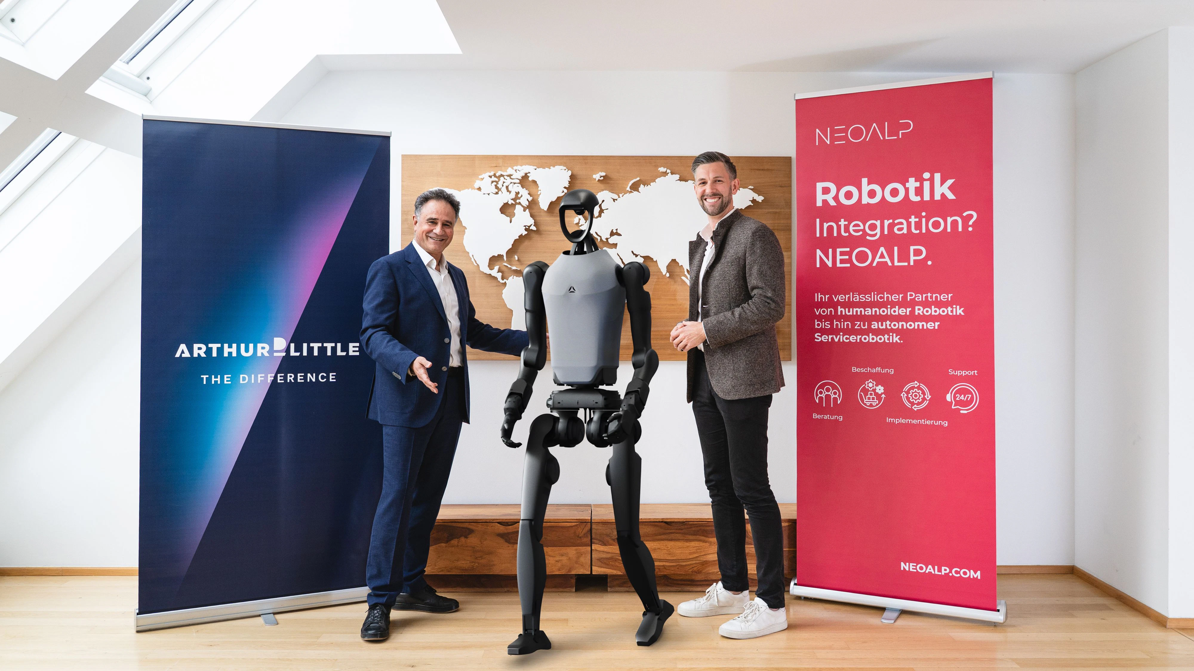 Karim Taga, Managing Partner bei Arthur D. Little (links) und Christian Tauber, CEO von Neoalp (rechts).
