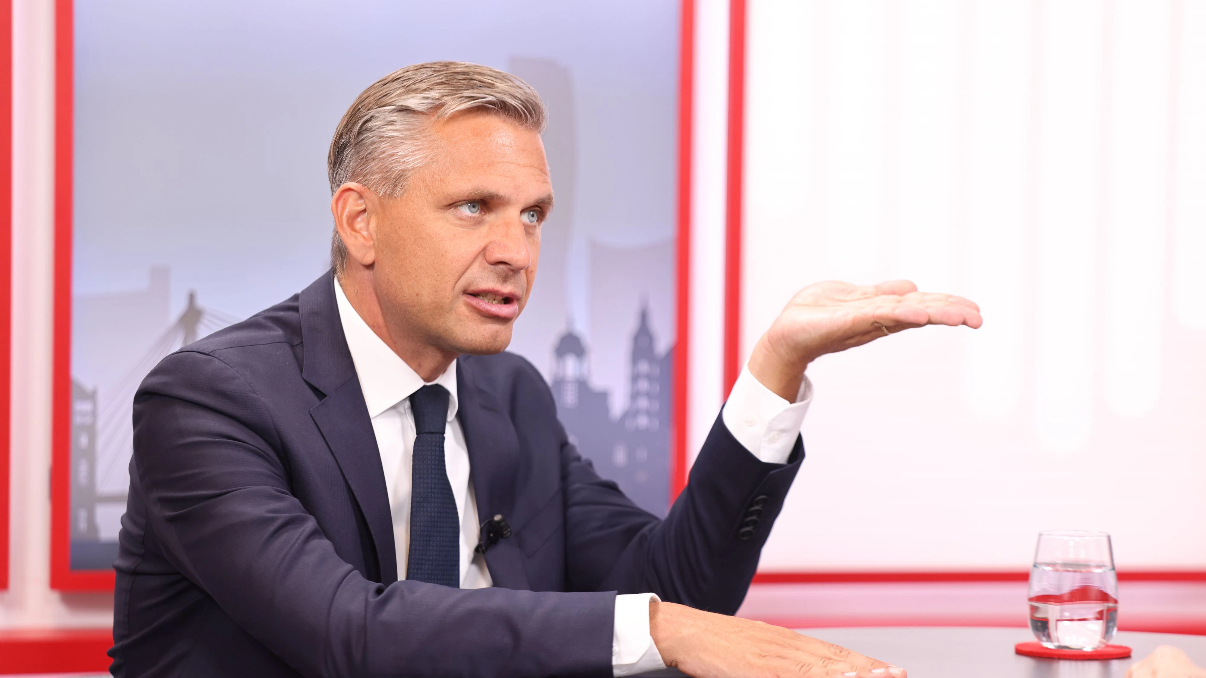 Wolfgang Hattmannsdorfer erklärt: Der Stromverbrauch steigt massiv, also muss Österreich mehr davon produzieren.