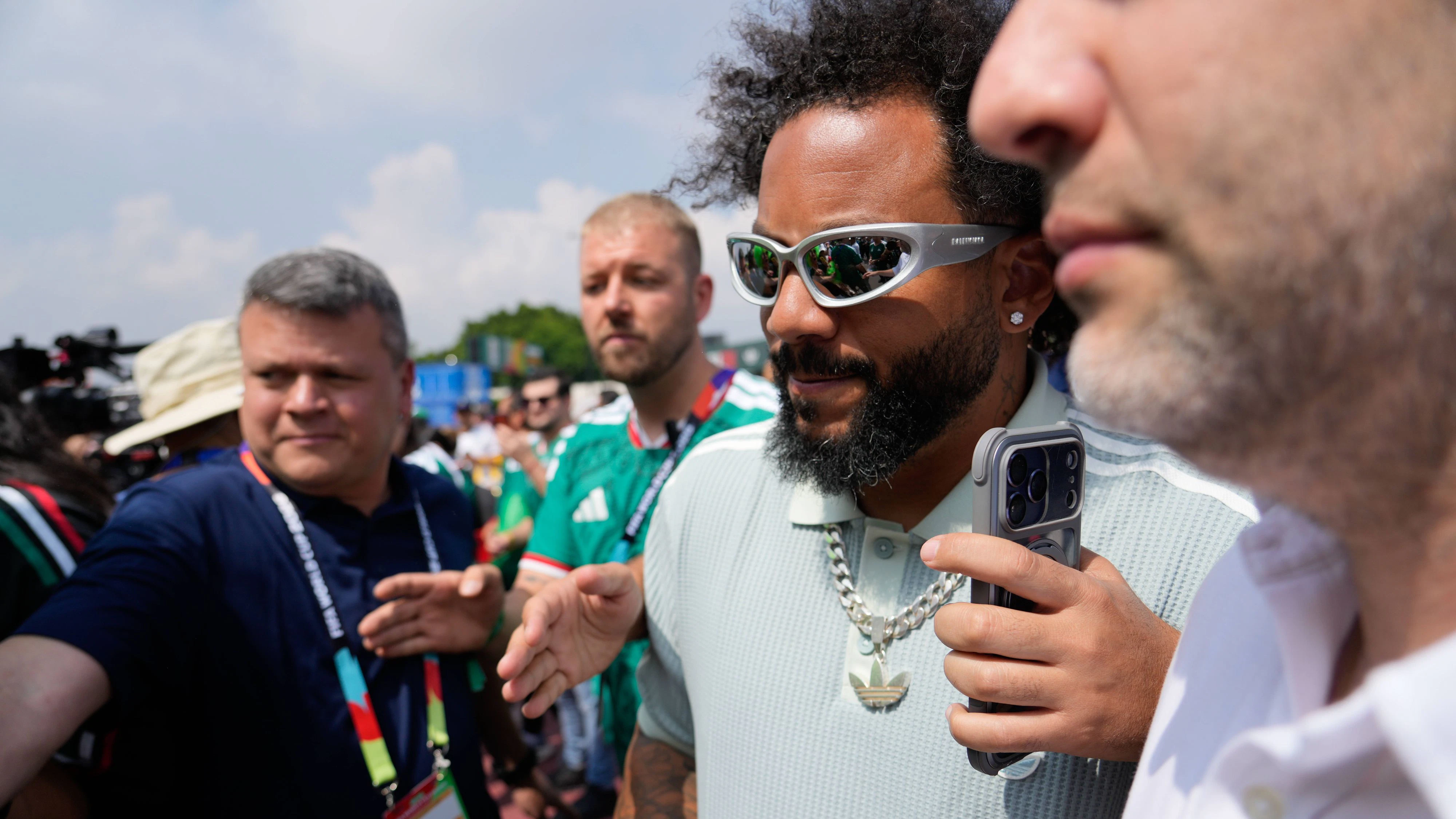 Heute.at - Ex-Real-Ass musste aus Stadion-Randalen gerettet werden