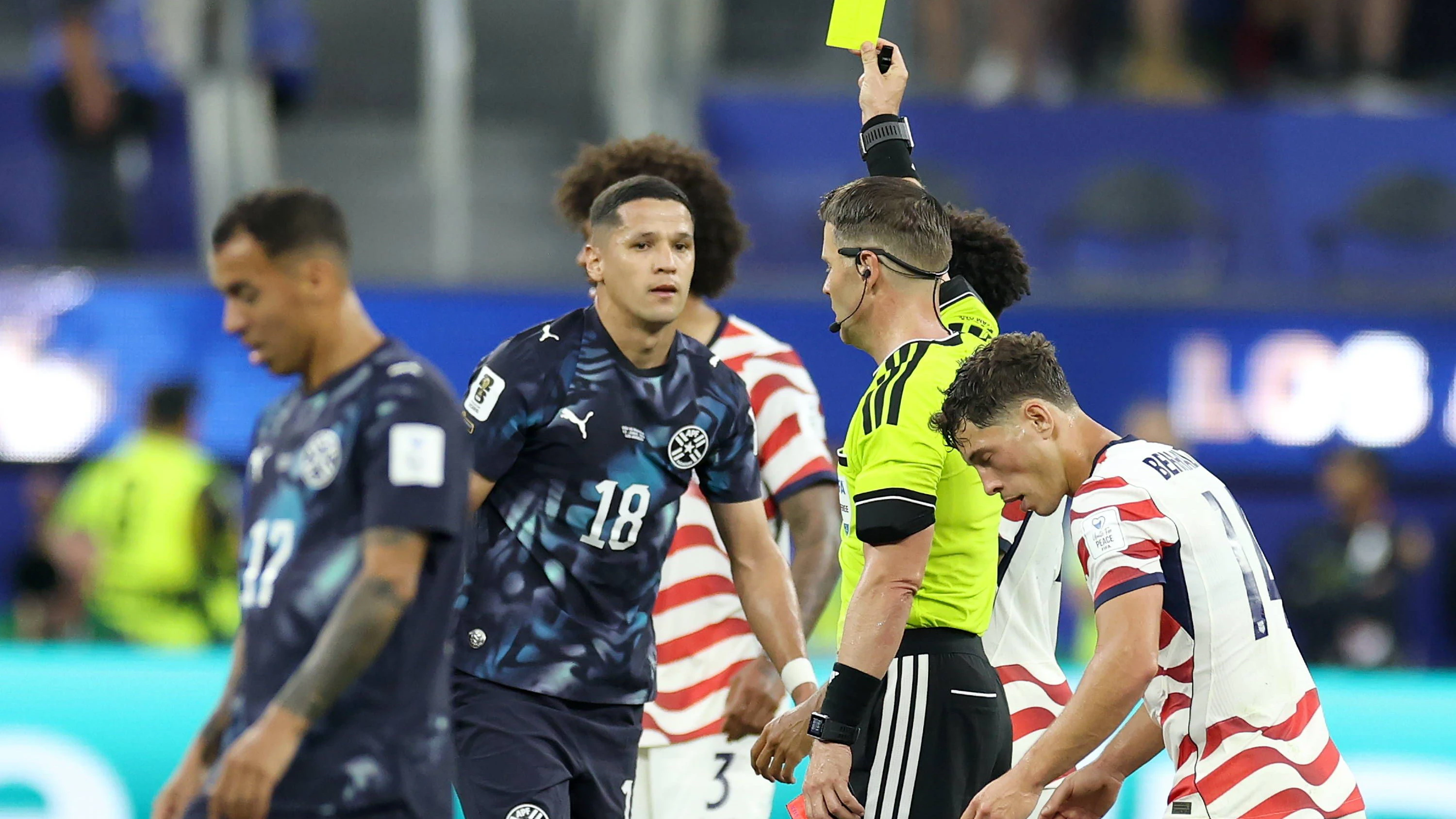 FIFA World Cup, WM, Weltmeisterschaft, Fussball 2026 - Group D - USA vs Paraguay Alex Arce C of Paraguay is shown the yellow card by referee Danny Desmond Makkelie during the FIFA World Cup 2026 group stage match USA against Paraguay, in Los Angeles, California, USA, 12 June 2026. LOS ANGELES United States PUBLICATIONxINxGERxAUTxINDxONLY Copyright: xCHRISxTORRESx