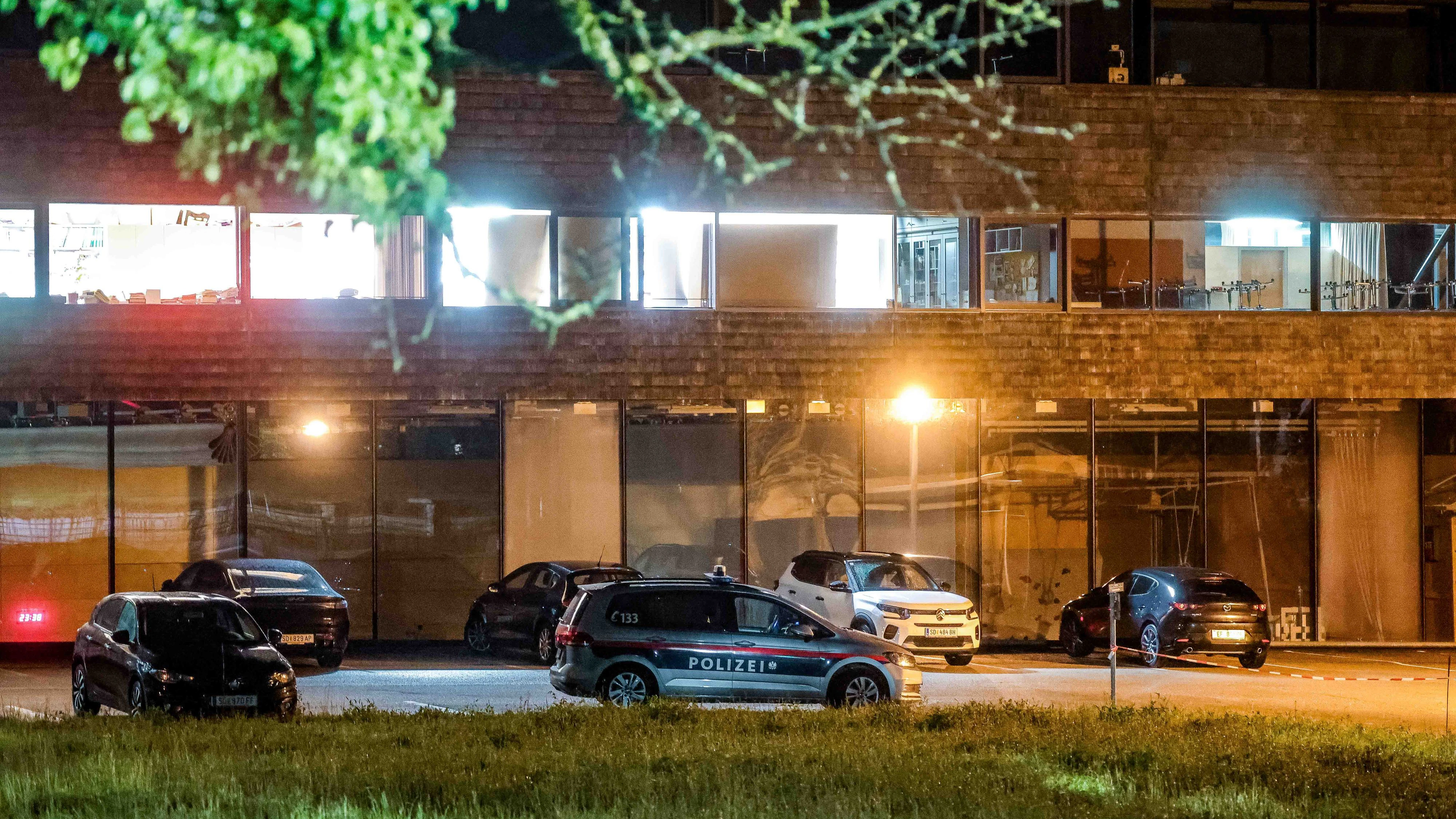 12.06.2026, Taufkirchen an der Pram, AUT, Unterwegs in Oberösterreich, FEMIZID IN SCHULE IN TAUFKIRCHEN AN DER PRAM, Mord und Selbstmord, im Bild Außenansicht, Schule, Taufkirchen, Ein 29-jähriger Lehrer soll am Freitag, 12. Juni 2026, seine Ex-Freundin in einer Schule in Taufkirchen an der Pram (Bezirk Schärding) getötet haben. Die Leiche der Frau wurde in der Schulbibliothek gefunden, der mutmaßliche Täter verübte Suizid., Pressefoto Scharinger © 2026, PhotoCredit D. Scharinger