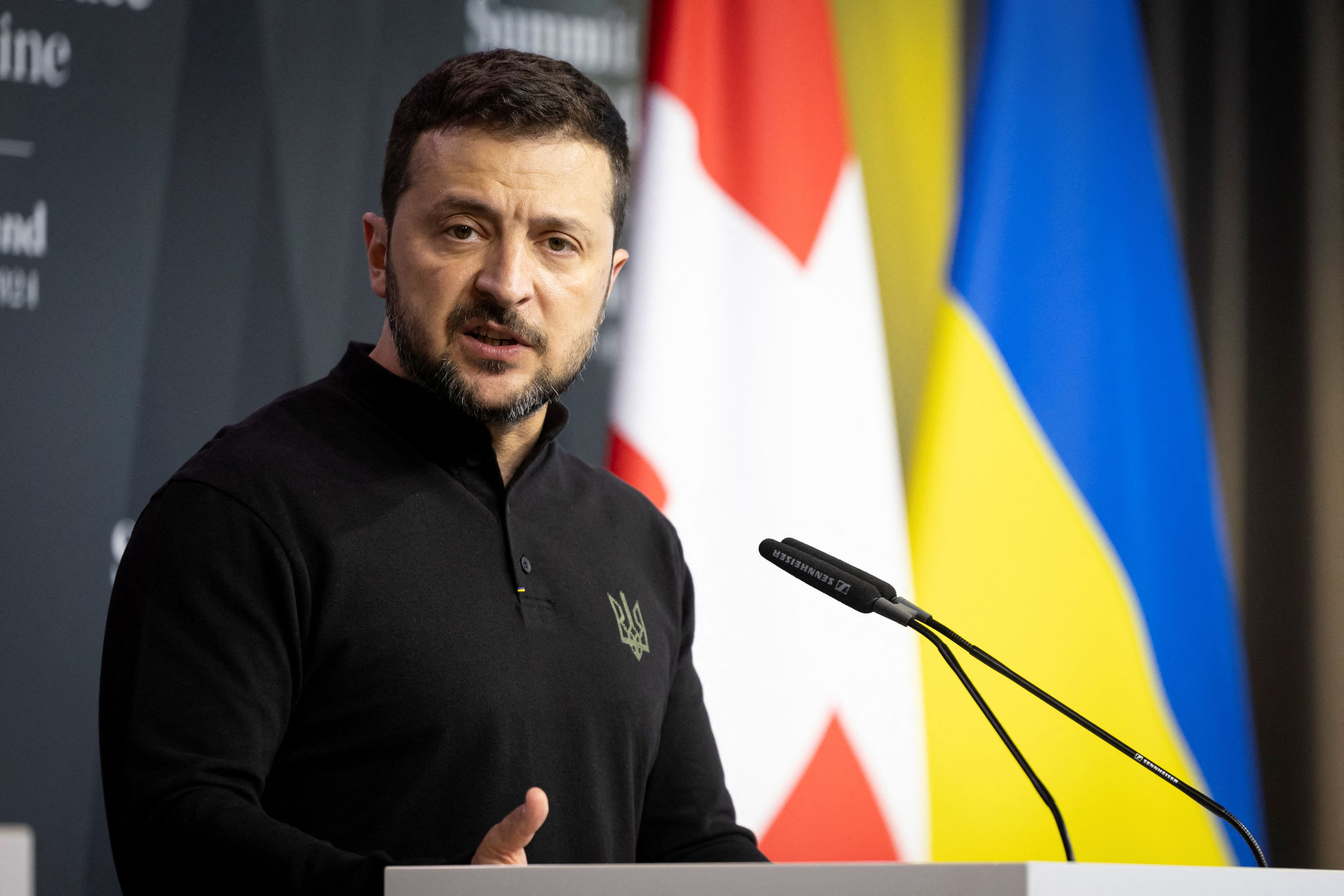 Der ukrainische Präsident Wolodymyr Selenskyj hat ein Gesetz unterzeichnet, das Russisch den bisherigen Schutzstatus im Land entzieht.
