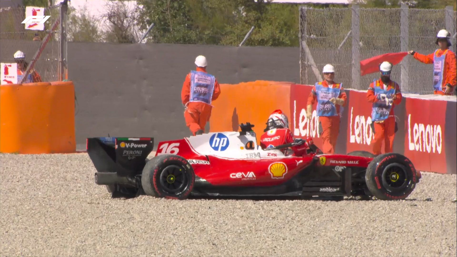 Der schwer beschädigte Ferrari von Charles Leclerc. 