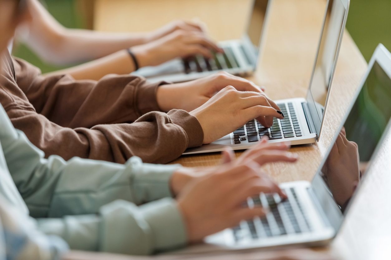 Schüler erhalten künftig die Laptops ein Jahr später.