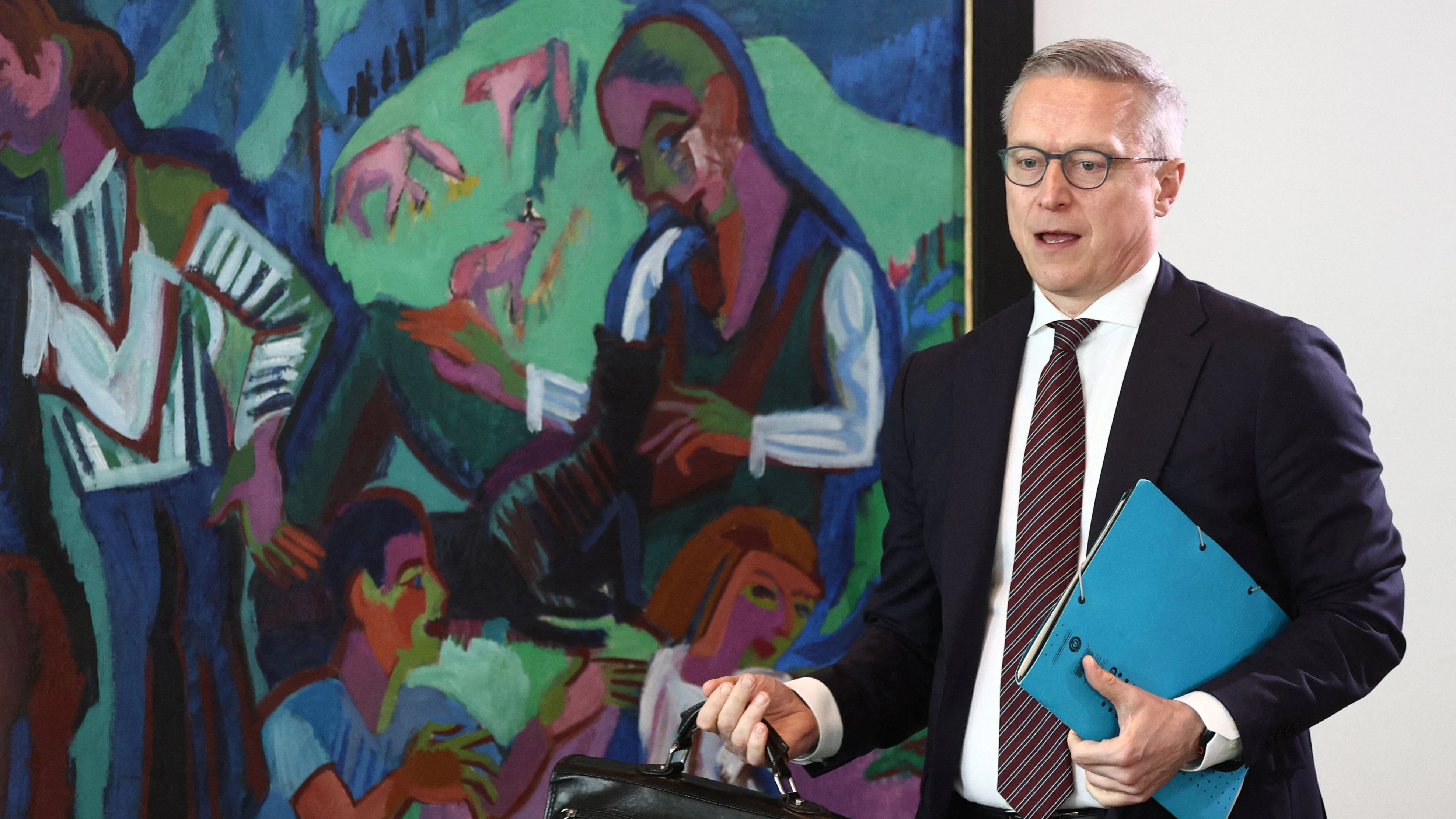 Bundesdigitalminister Karsten Wildberger steht im Zentrum des Aufregers. 