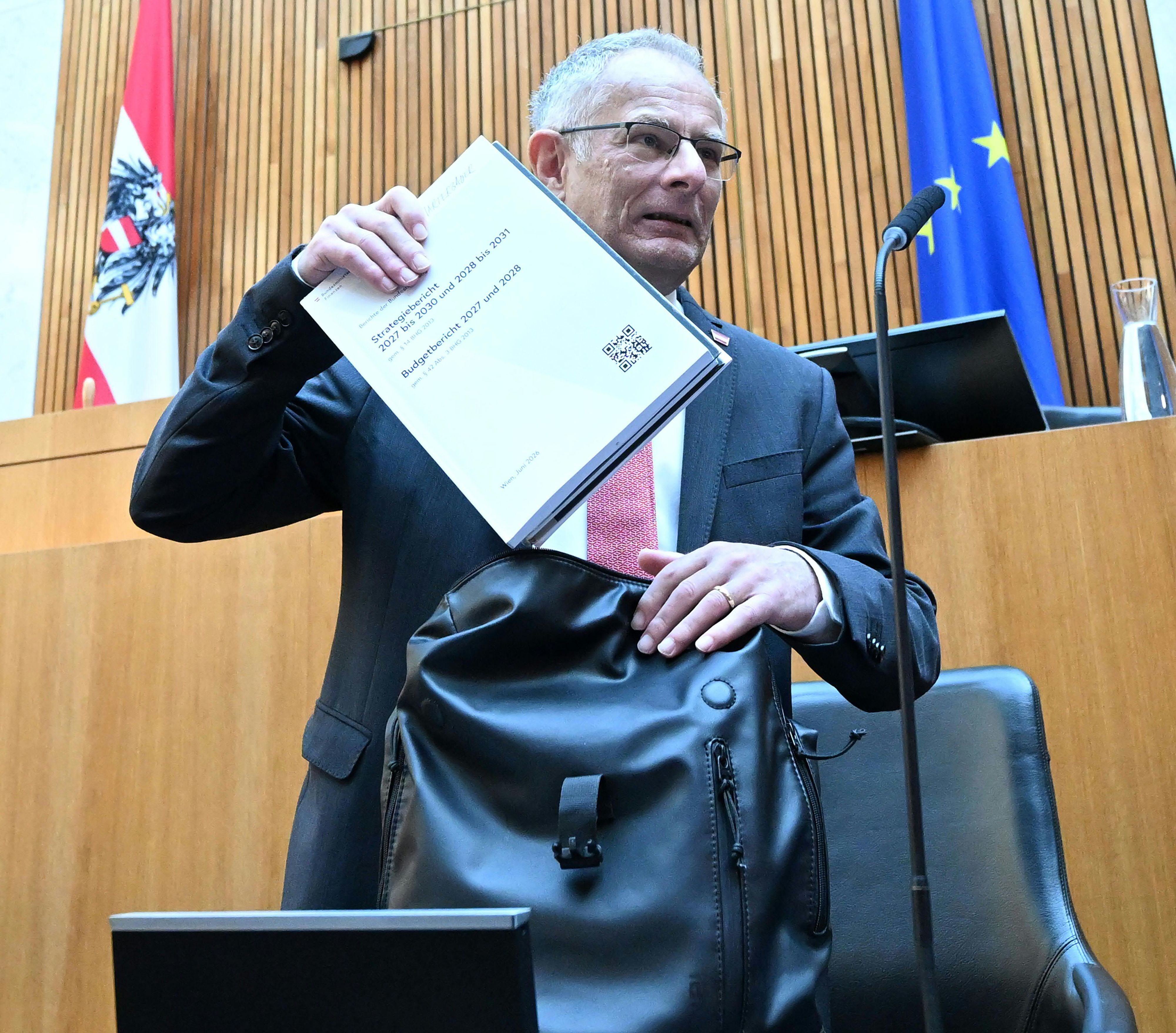 Finanzminister Markus Marterbauer hat alle Hände voll zu tun.