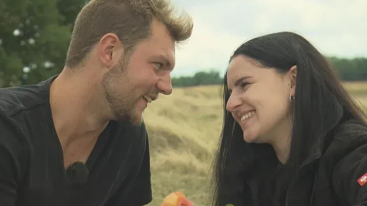 Damals noch glücklich vereint: Das „Bauer sucht Frau“-Traumpaar Michi (23) und Valentina (24) geht nun getrennte Wege.