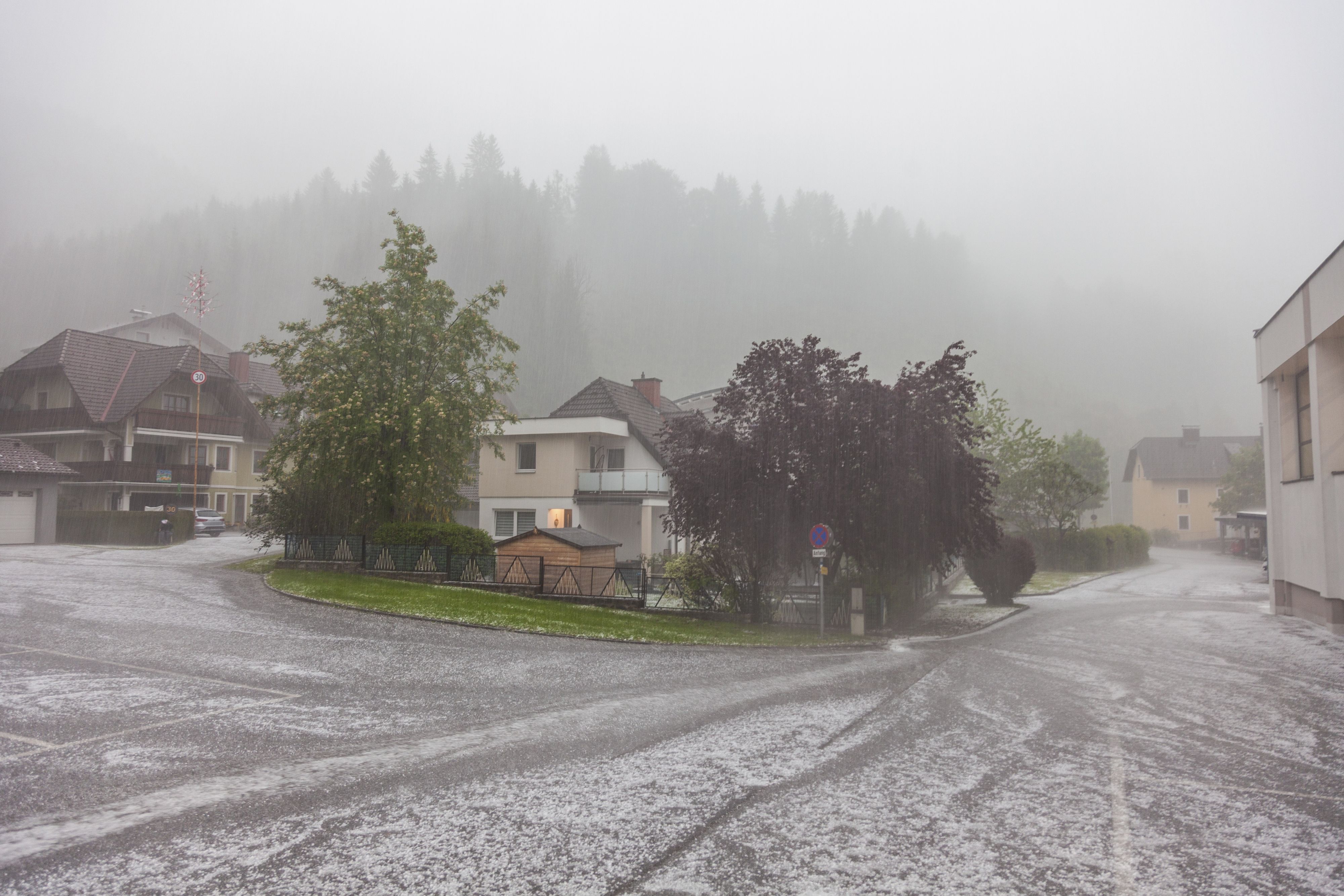 Heute.at - Hagel, Fluten, Sturm – Unwetter zieht über Österreich