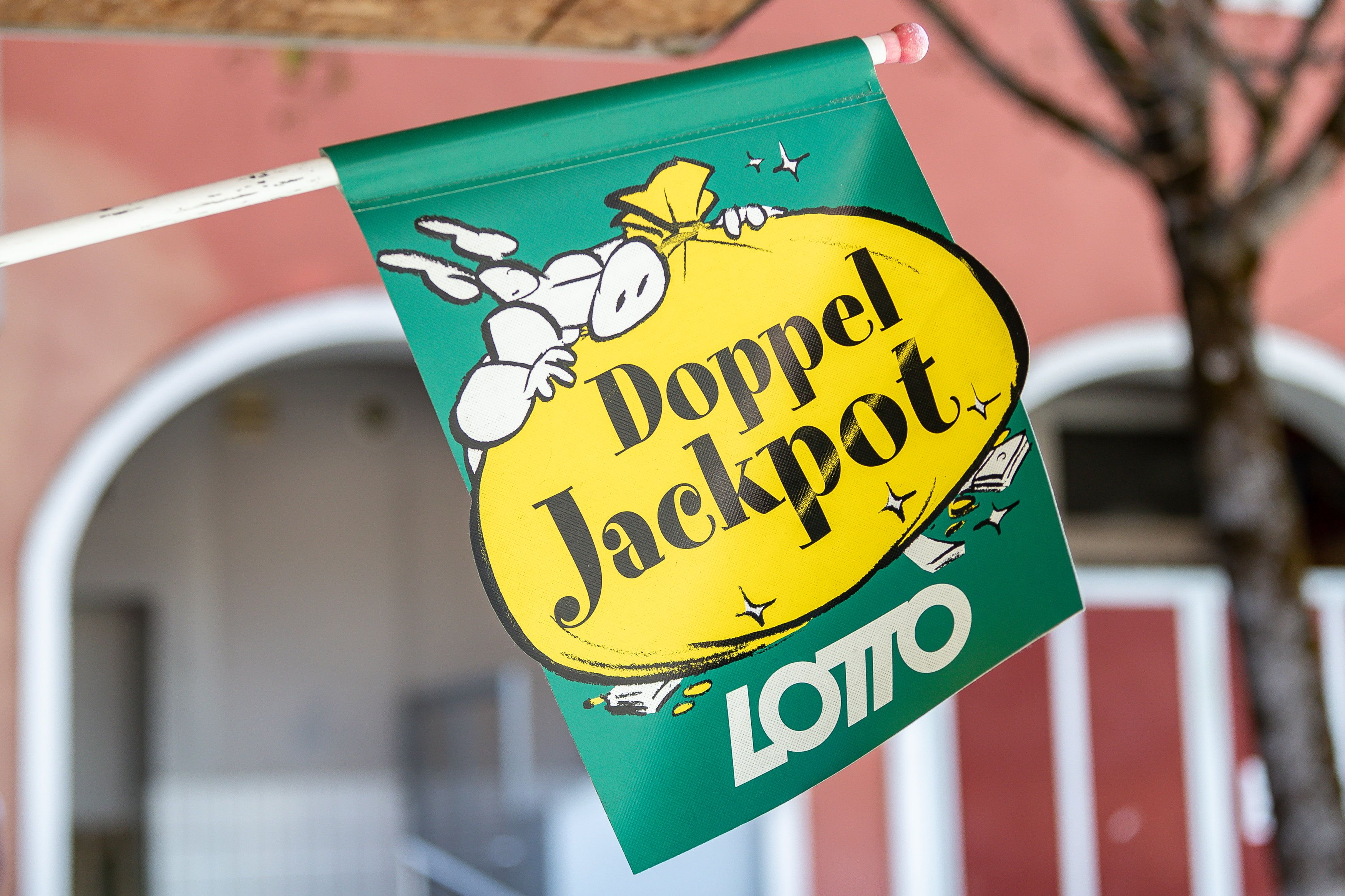 Beim Lotto Doppel-Jackpot geht es um zwei Millionen Euro.