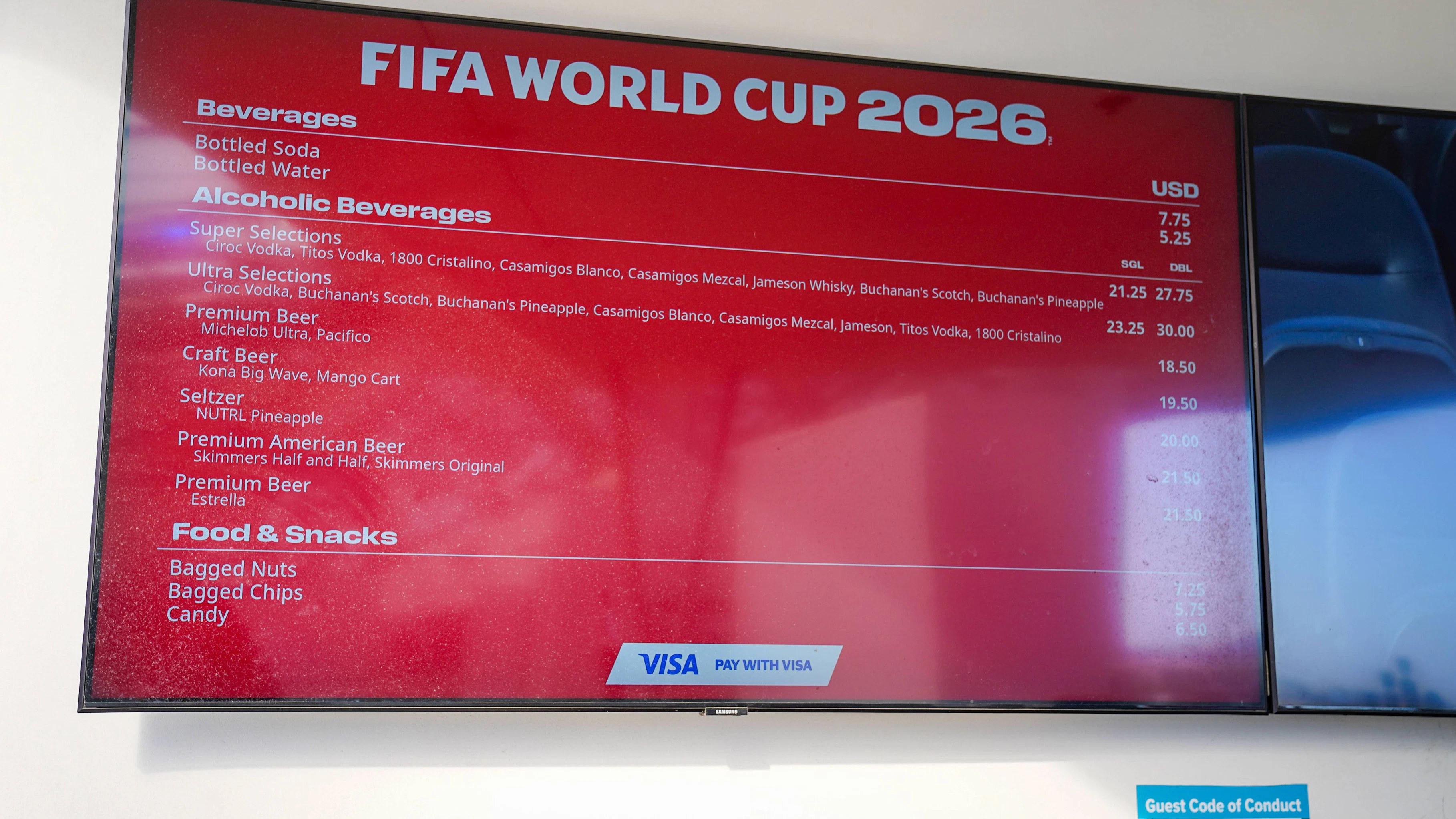 Eine Preisliste aus dem SoFi Stadium in Los Angeles.