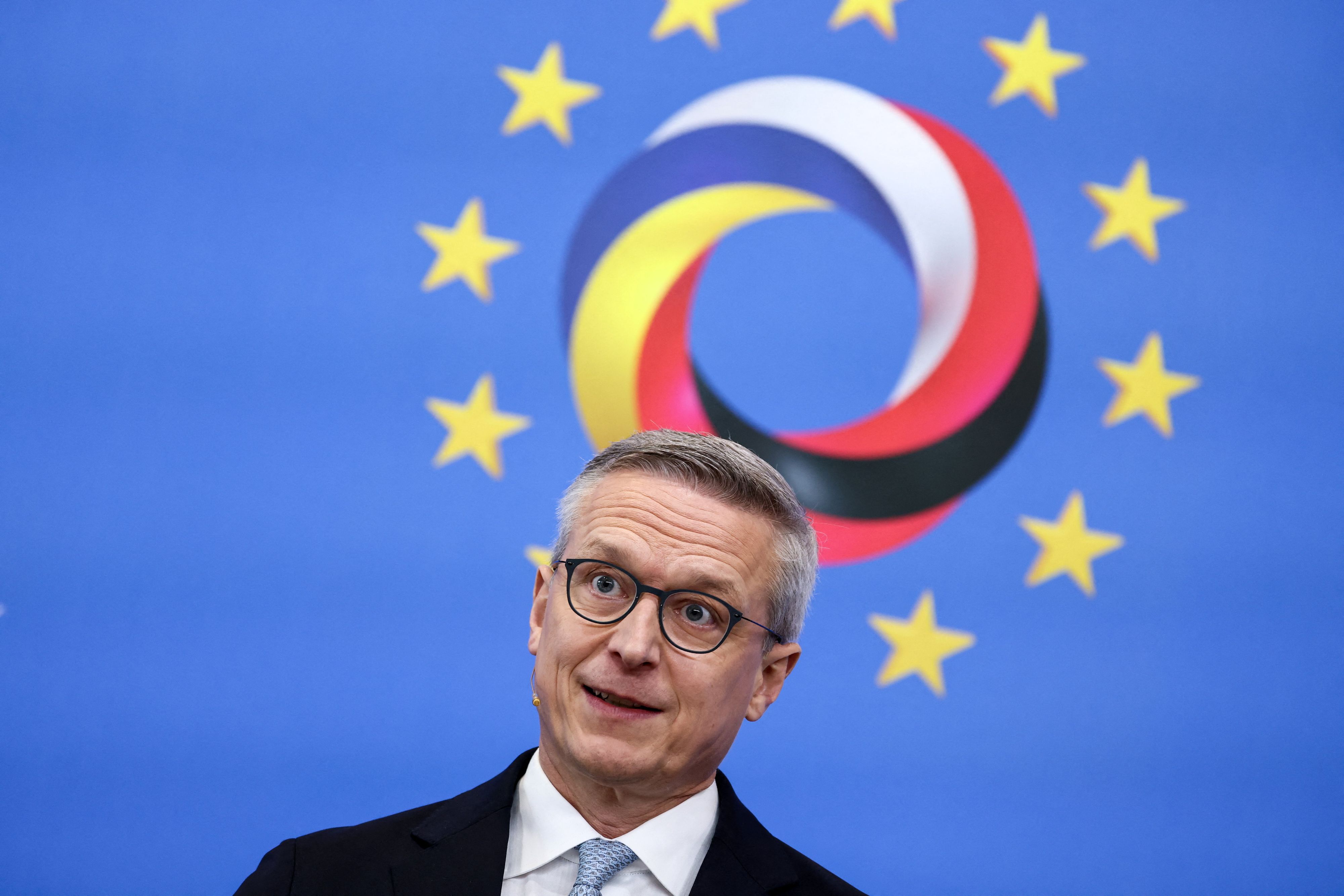 Der deutsche Digitalminister <strong>Karsten Wildberger</strong> hat offenbar seine Reden bei mehreren öffentlichen Auftritten von der KI verfassen lassen.