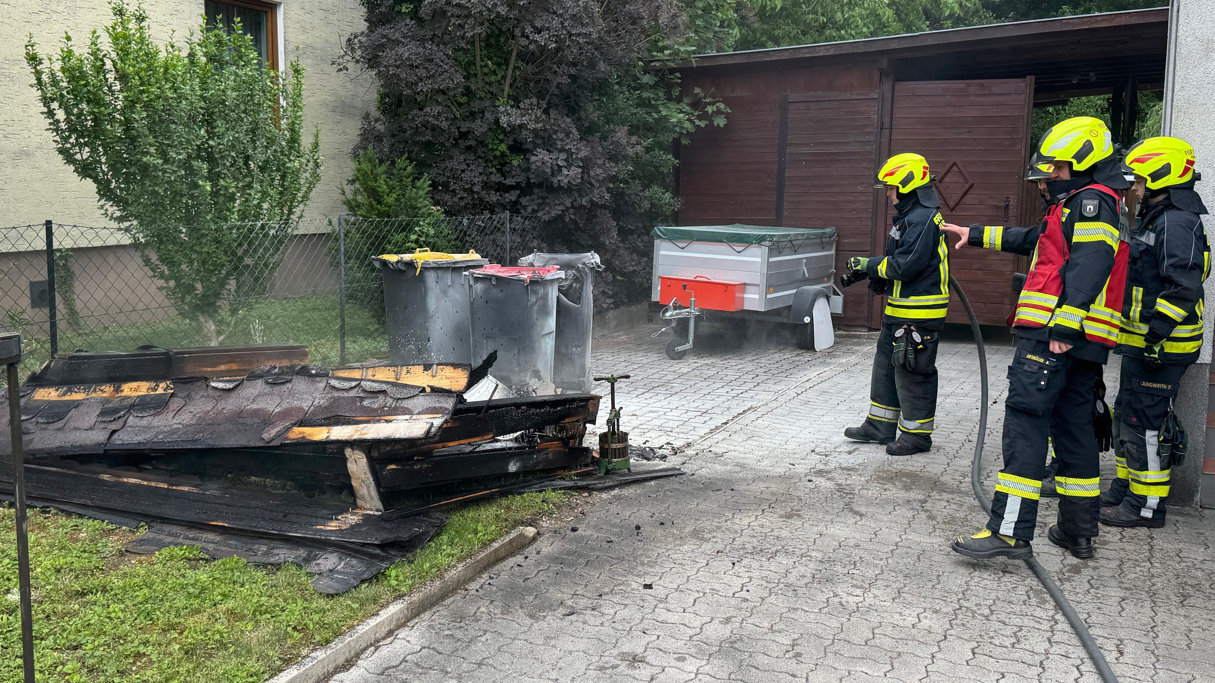 In Purgstall brannte am Sonntag eine Gartenhütte nahe einem Wohnhaus.