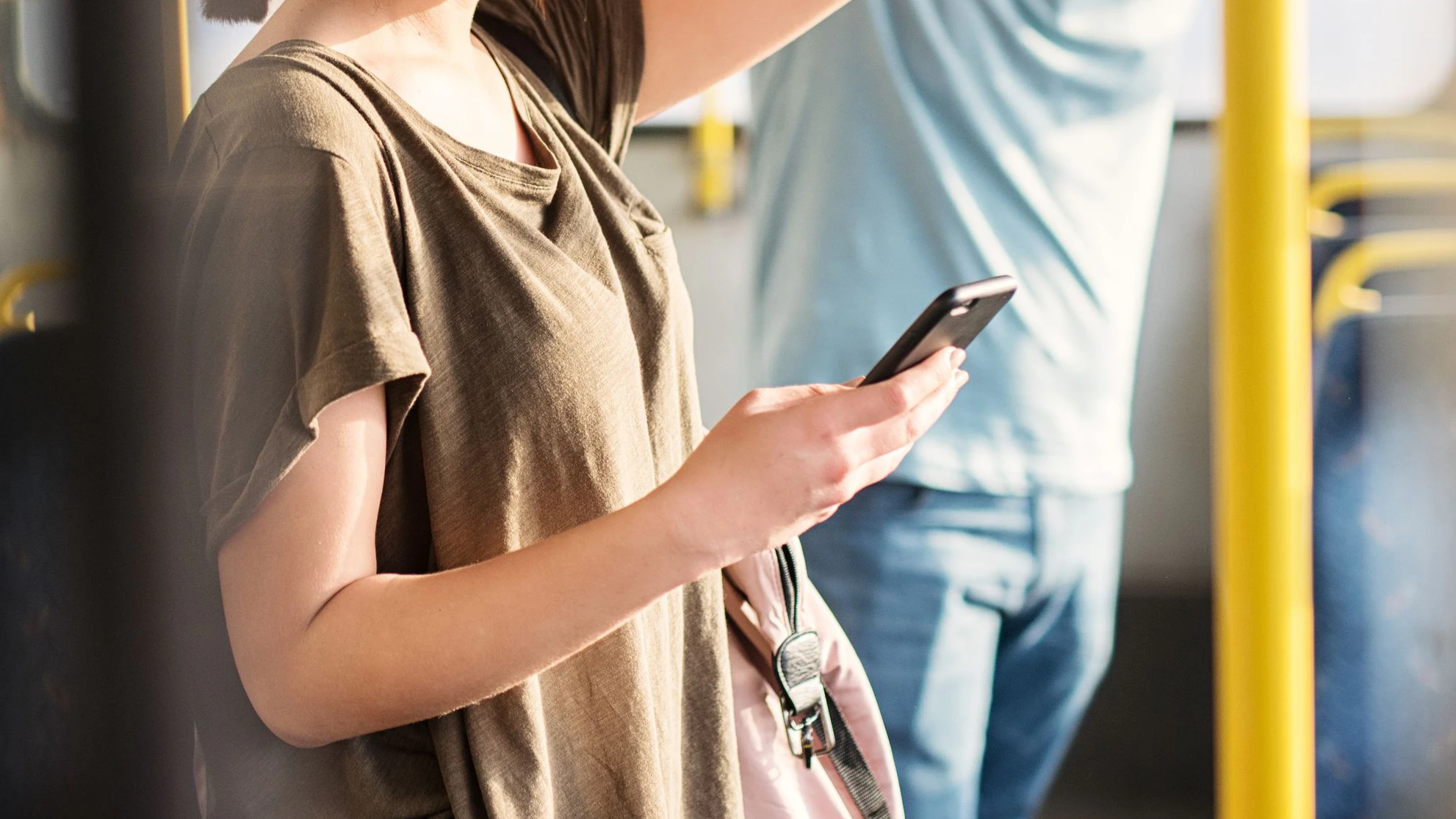 Aufgeflogen sind die Vorfälle, nachdem eine Passagierin während einer Fahrt zufällig Nachrichten auf dem Handy eines Mitarbeiters sah.