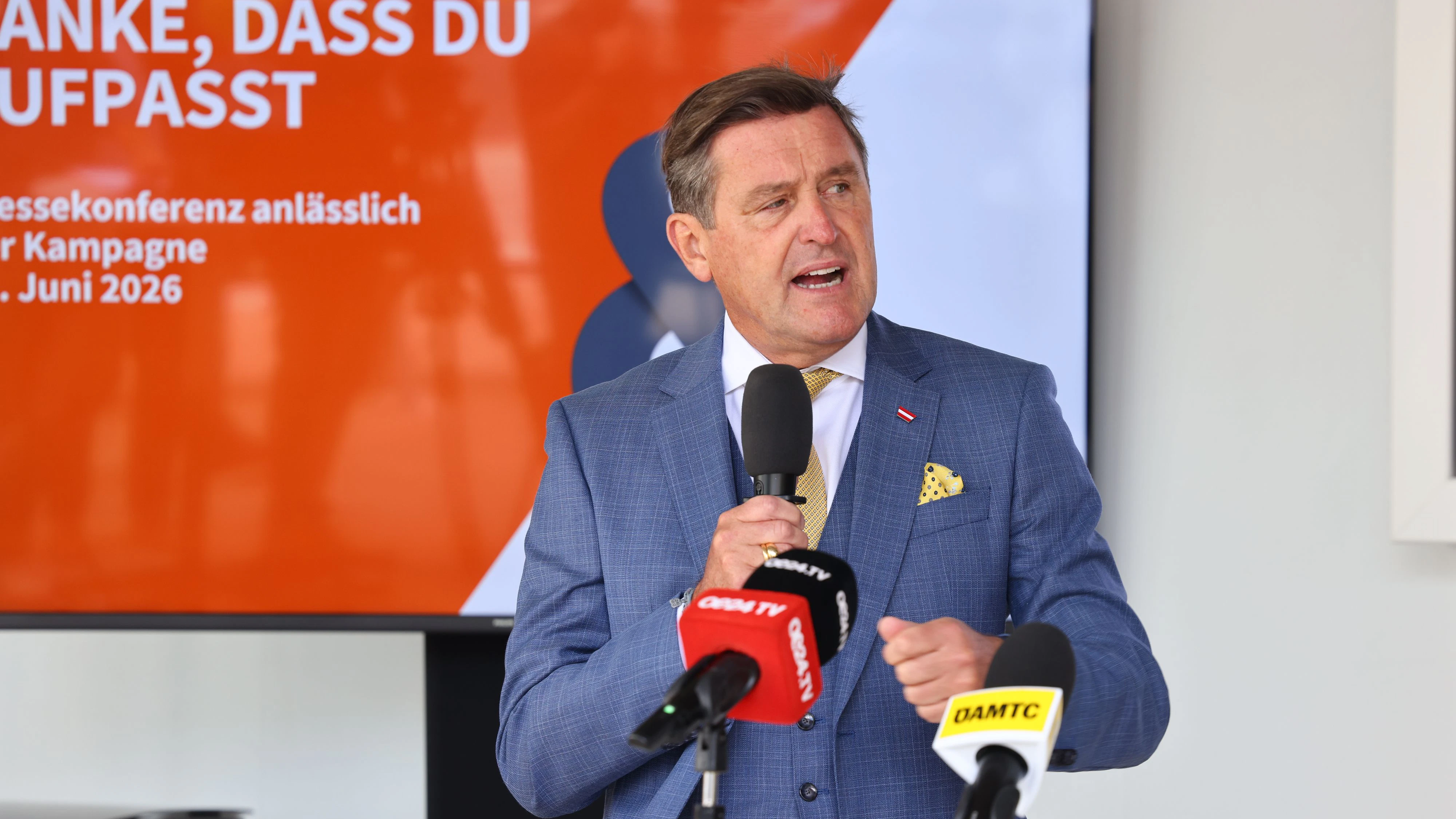 Verkehrsminister Peter Hanke bei der Präsentation der Kampagne.