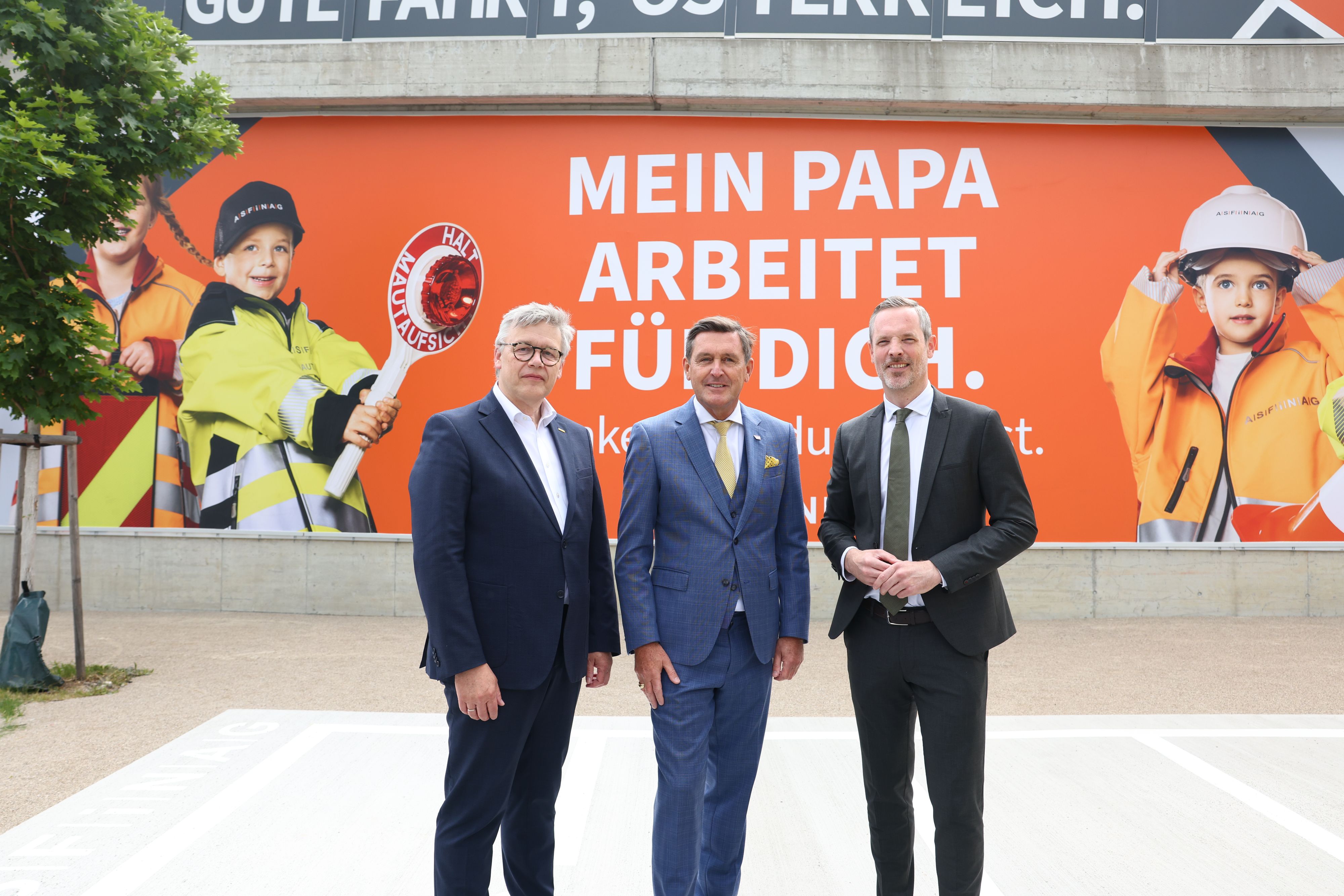 Wollen den Arbeitsplatz Straße sicherer machen: Verkehrsminister Hanke (Mitte), ASFINAG-Vorstand Hufnagl (r.) und ÖAMTC-Direktor Kloboucnik