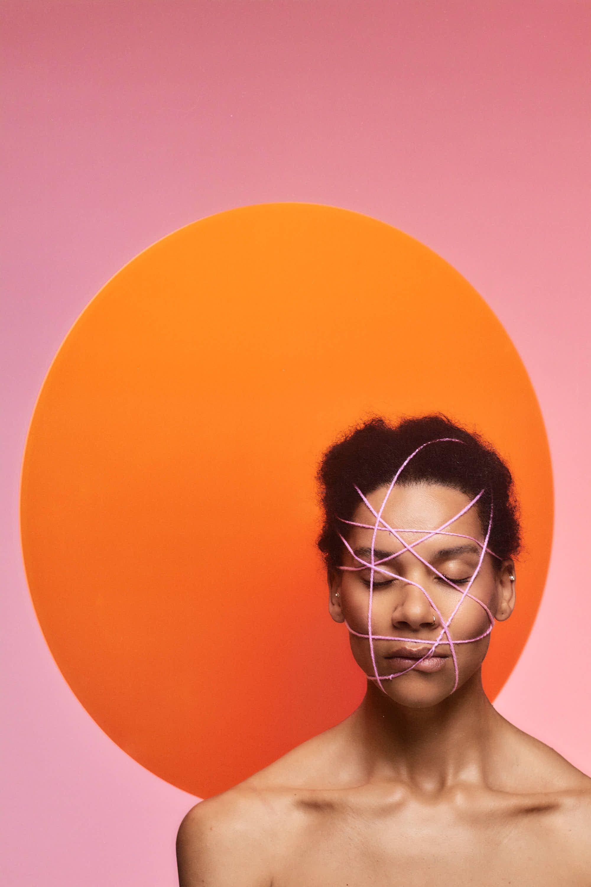 Rebecca Horner stand für das Projekt ‚Liquid Presence‘ von Franz Josef Baur vor der Linse von Jakob Kotzmuth