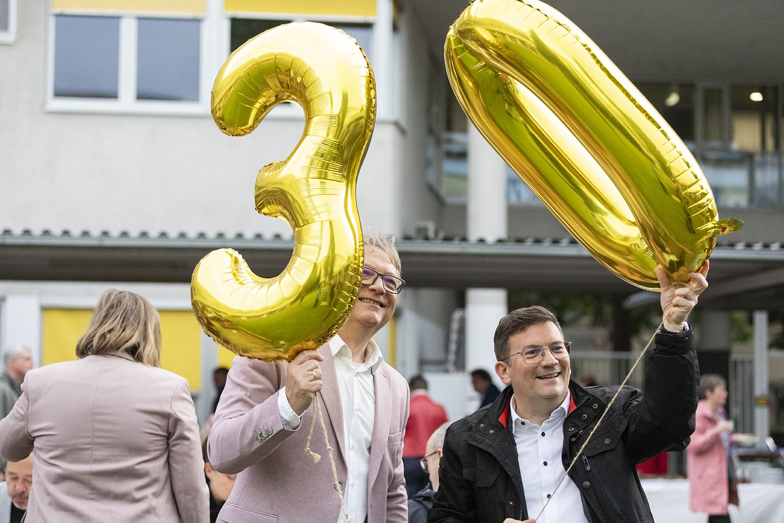 Walter Schuster, Direktor der VHS Meidling und Meidlings Bezirksvorsteher Wilfried Zankl (r.)