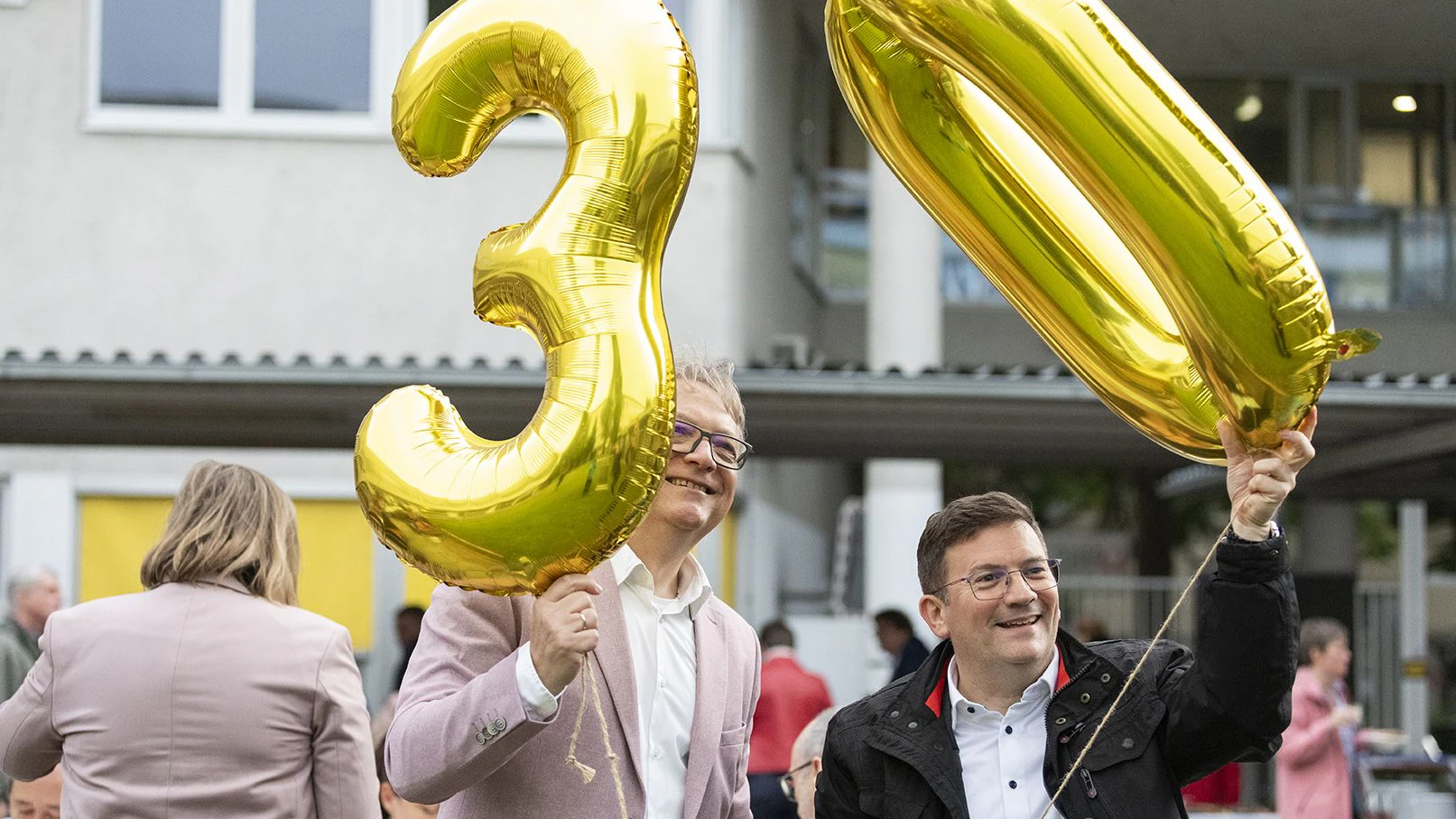 Walter Schuster, Direktor der VHS Meidling und Meidlings Bezirksvorsteher Wilfried Zankl (r.)