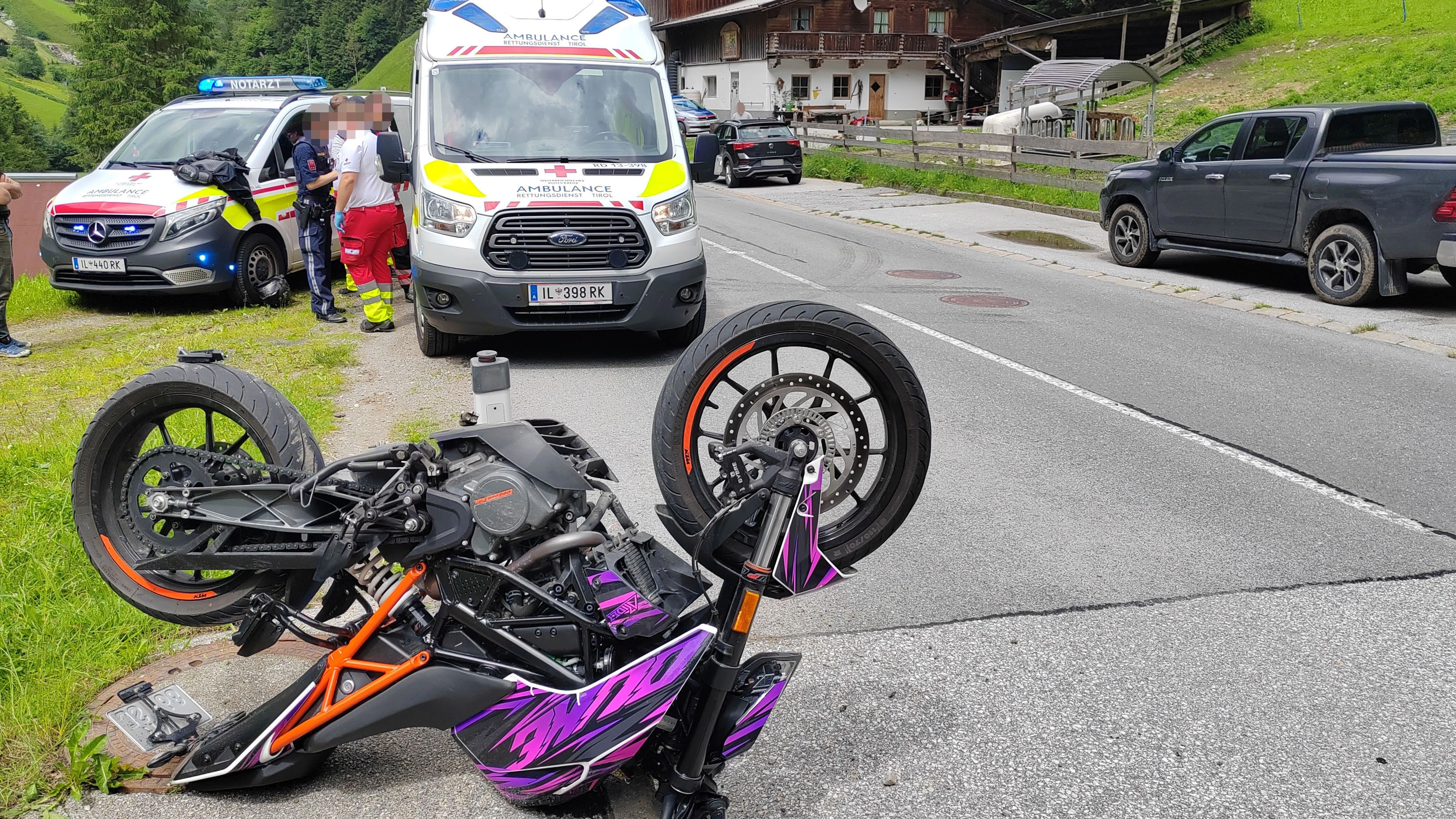 Heute.at - 19-jähriger Biker bei Kollision mit Auto verletzt