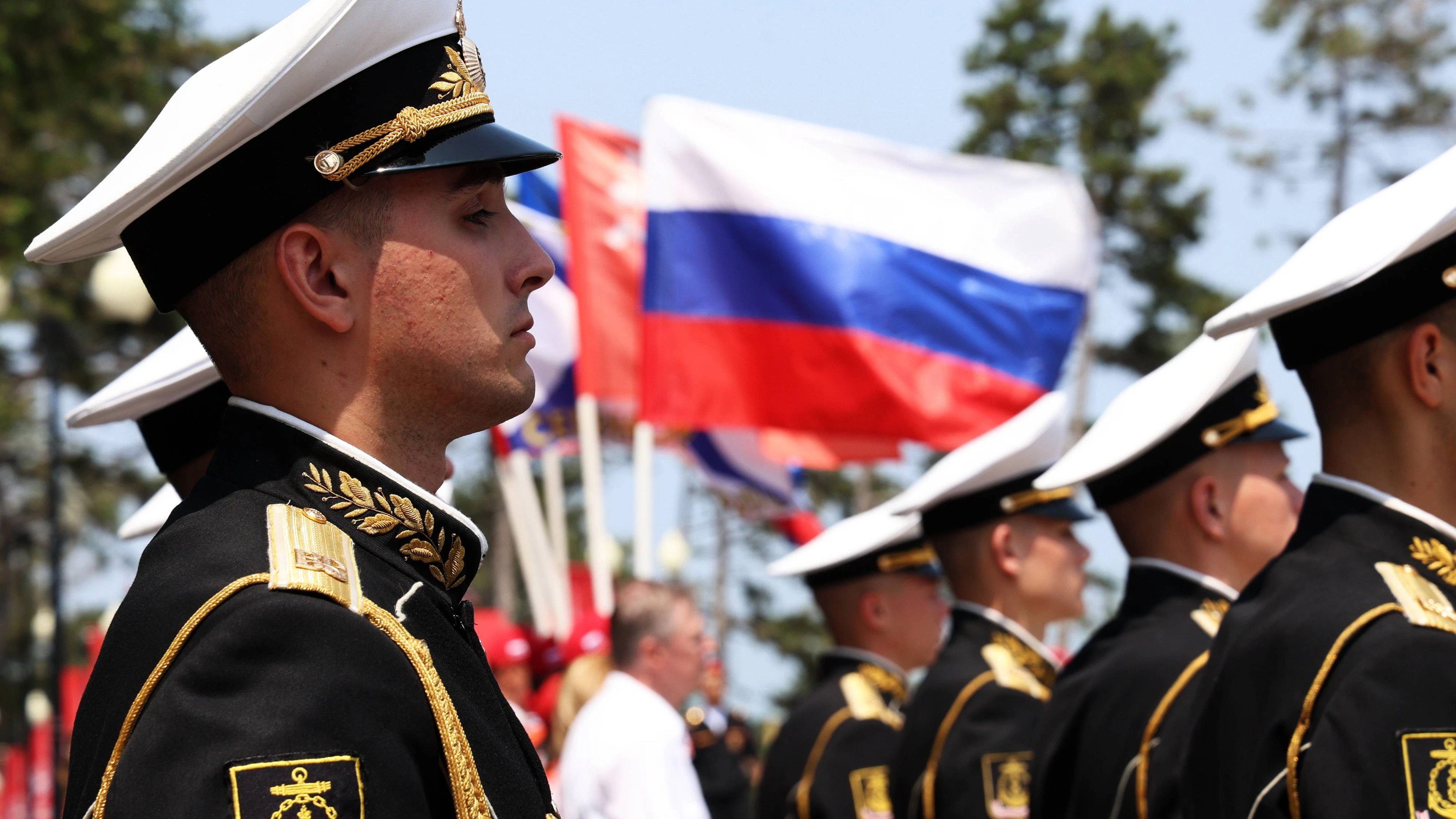 Heute.at - Familien von Putin-Offizieren verlassen schon die Krim