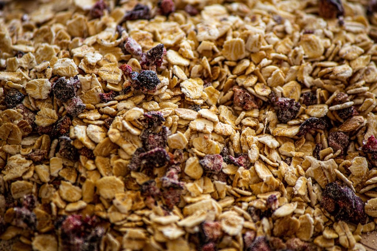 Haferbrei mit Beeren zum Frühstück