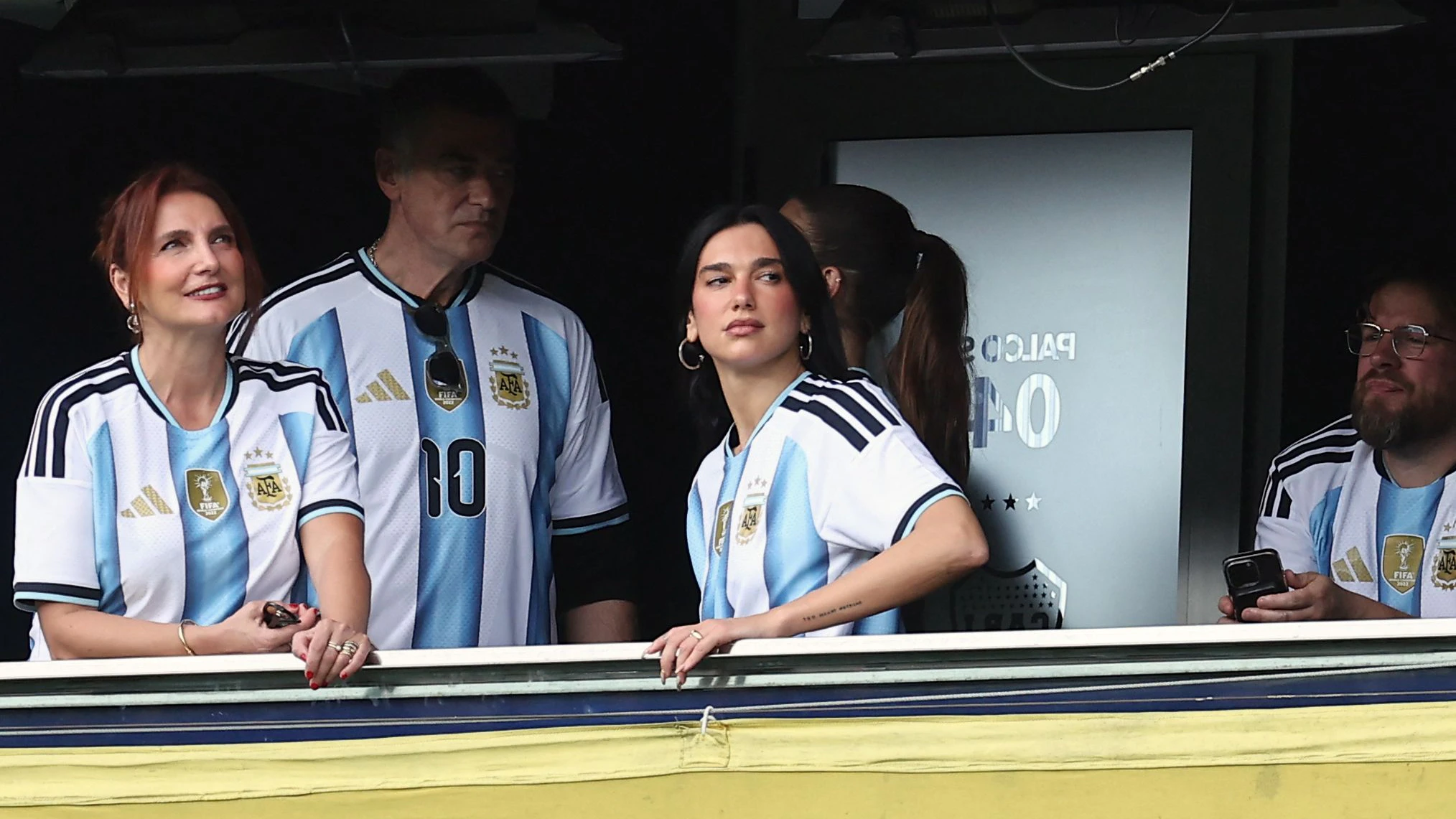 Dua Lipa im Argentinien-Trikot letztes Jahr.