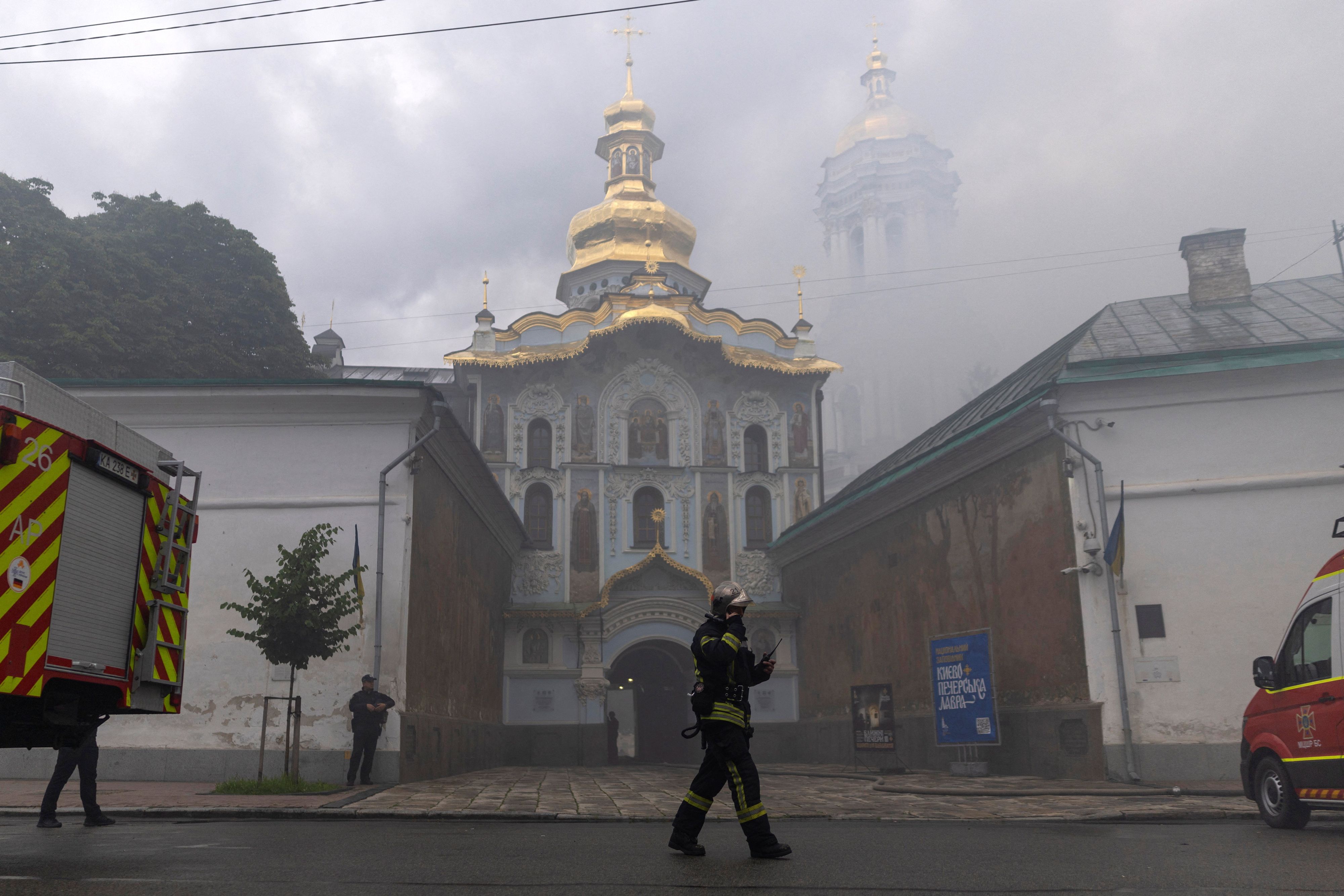 Die Unesco-Weltkulturerbestätte Mariä-Entschlafens-Kathedrale steht in Brand.