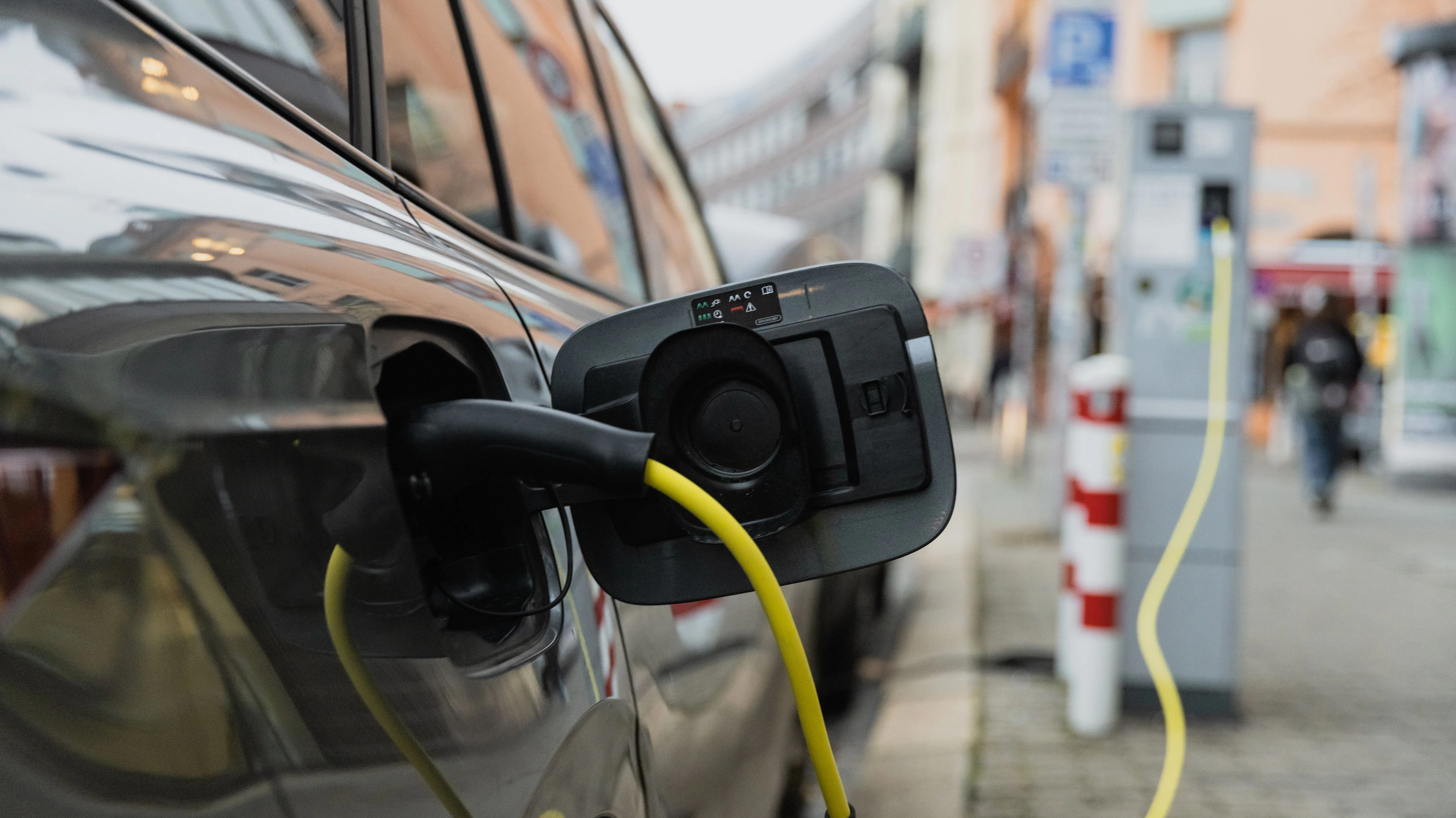 Heute.at - Ladesäule macht einen E-Auto-Fahrer zum Dieb