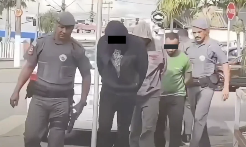 Die Polizei hat nach dem Unglück drei Männer festgenommen.