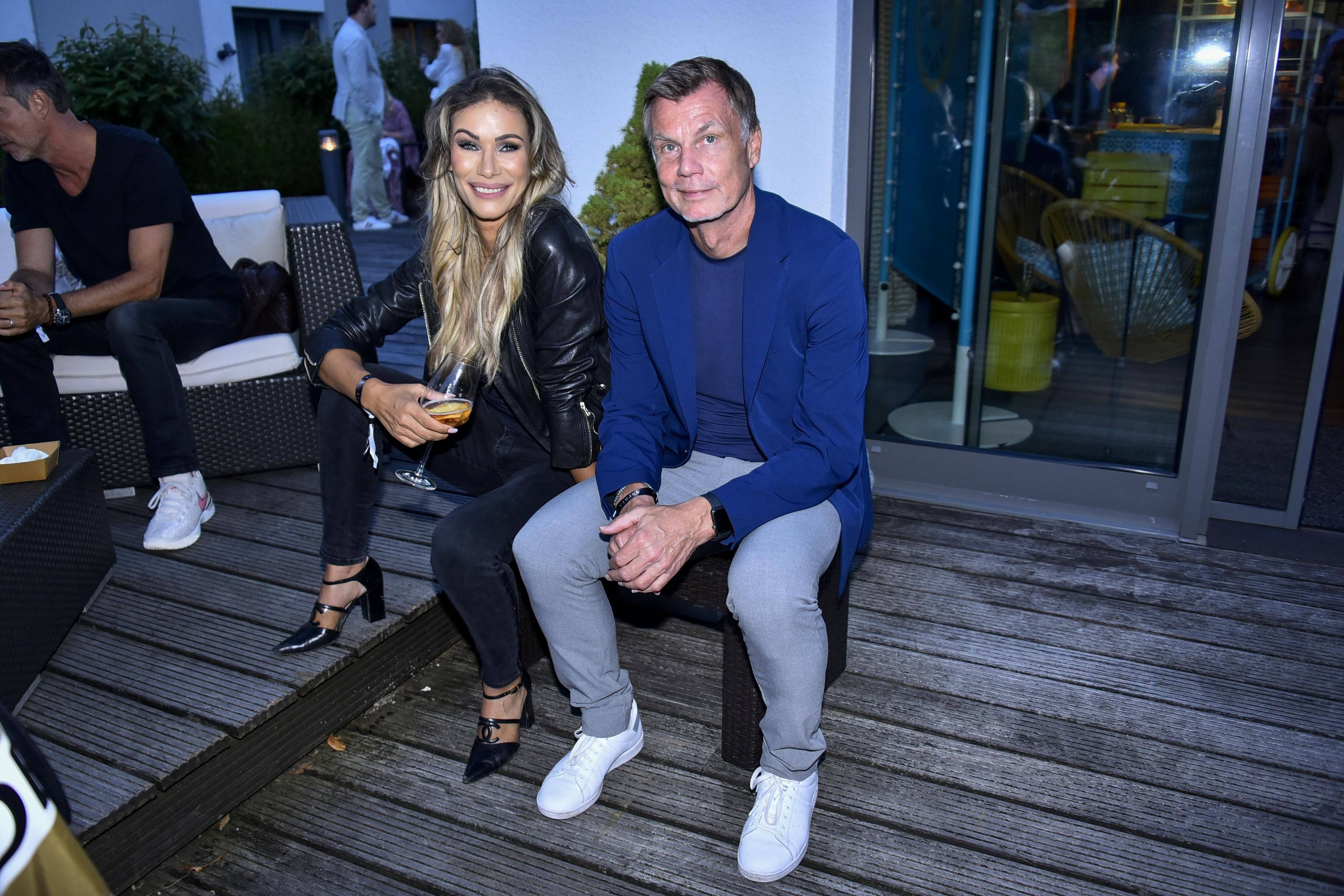 Wieder zusammen! Schauspielerin <strong>Yasmina Filali</strong> und Europameister <strong>Thomas Helmer</strong>. (Bild aus 2023)