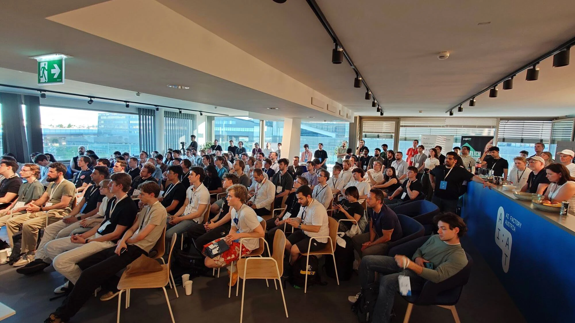 Über 100 Teilnehmende entwickelten beim Zero One Hack im AI:AT Coworking Hub KI-Prototypen für reale Industrie-Challenges.