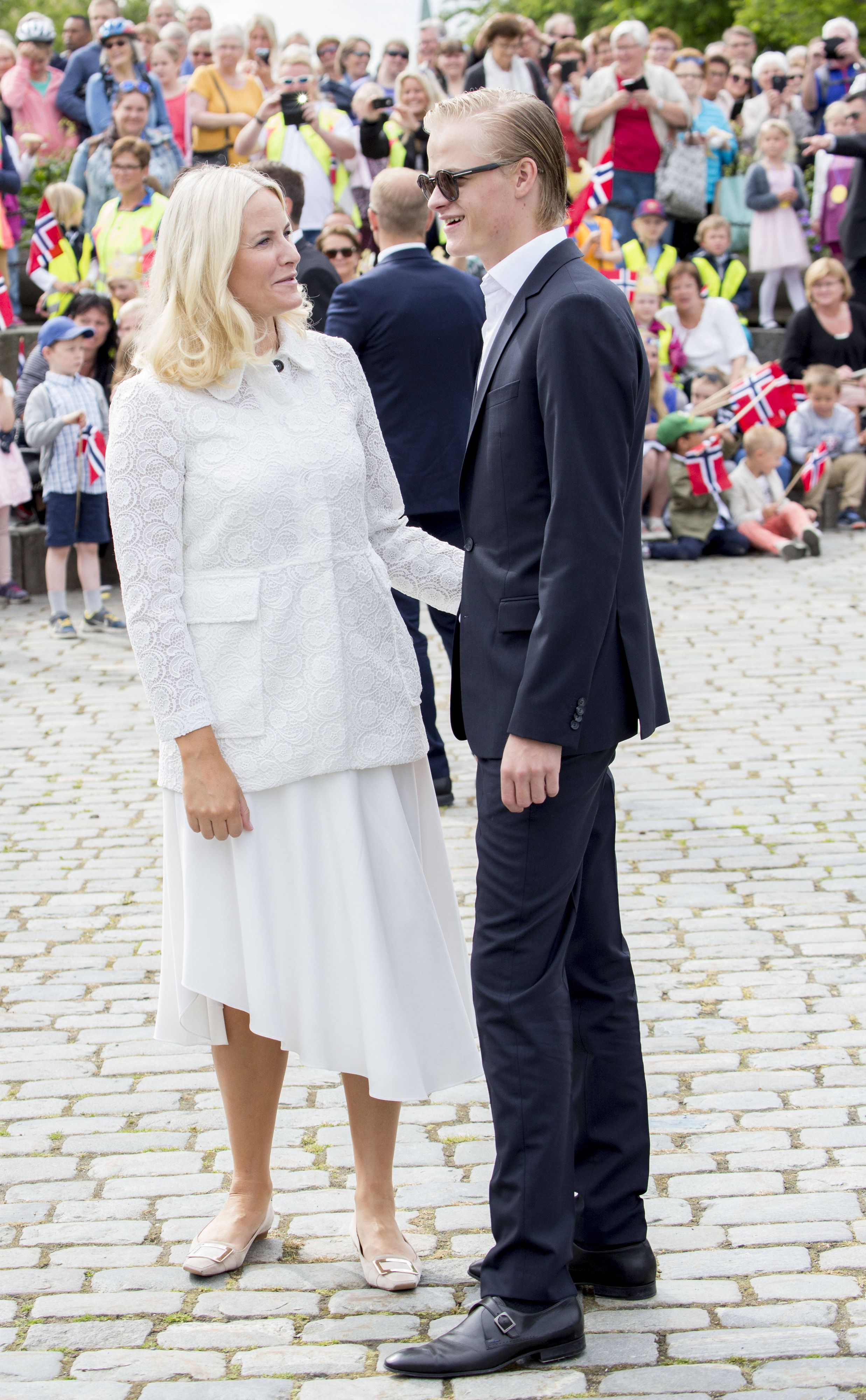 Marius Borg Høiby und Mutter Mette-Marit im Jahr 2016.