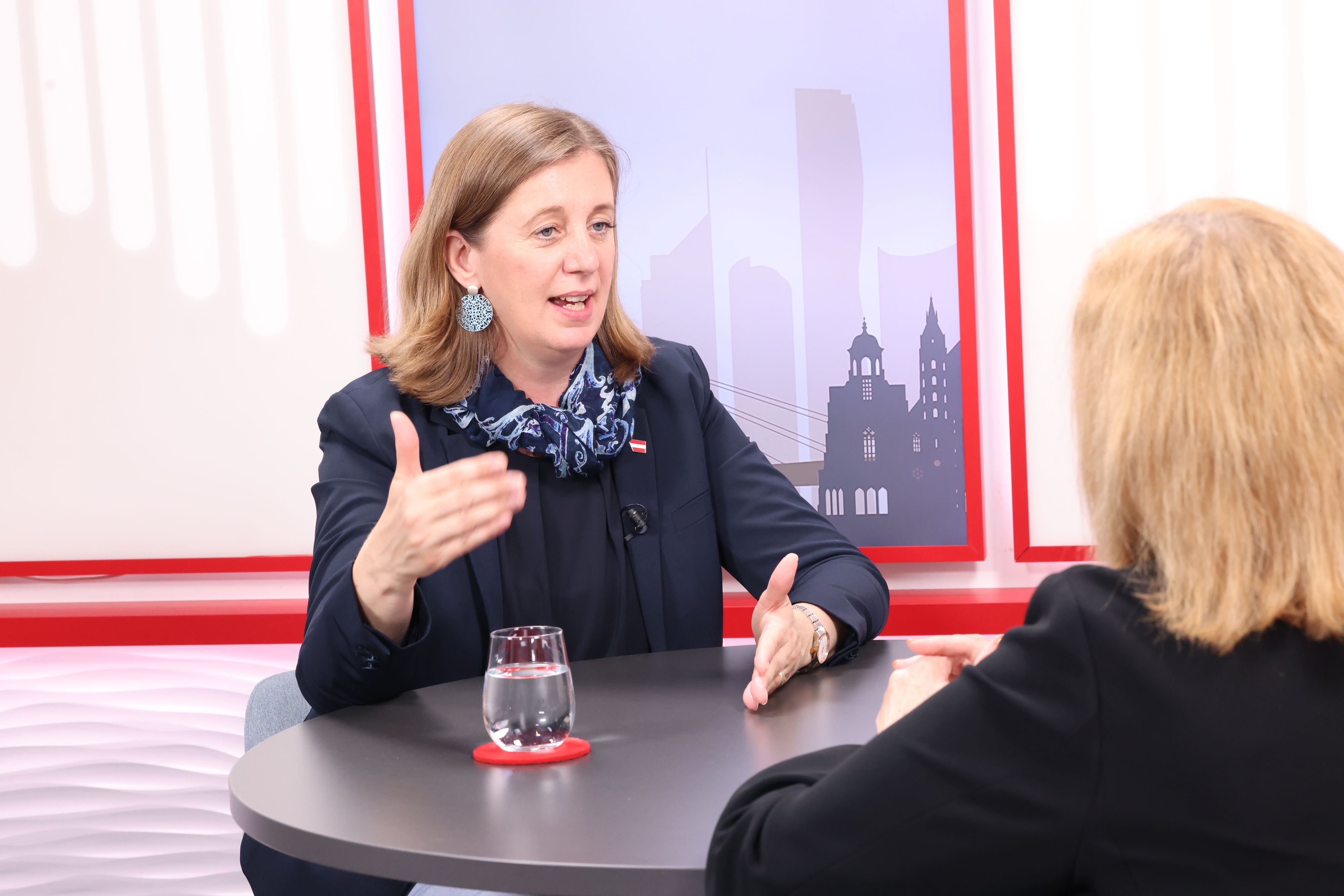 Finanzstaatssekretärin Barbara Eibinger-Miedl (ÖVP) im Interview mit 