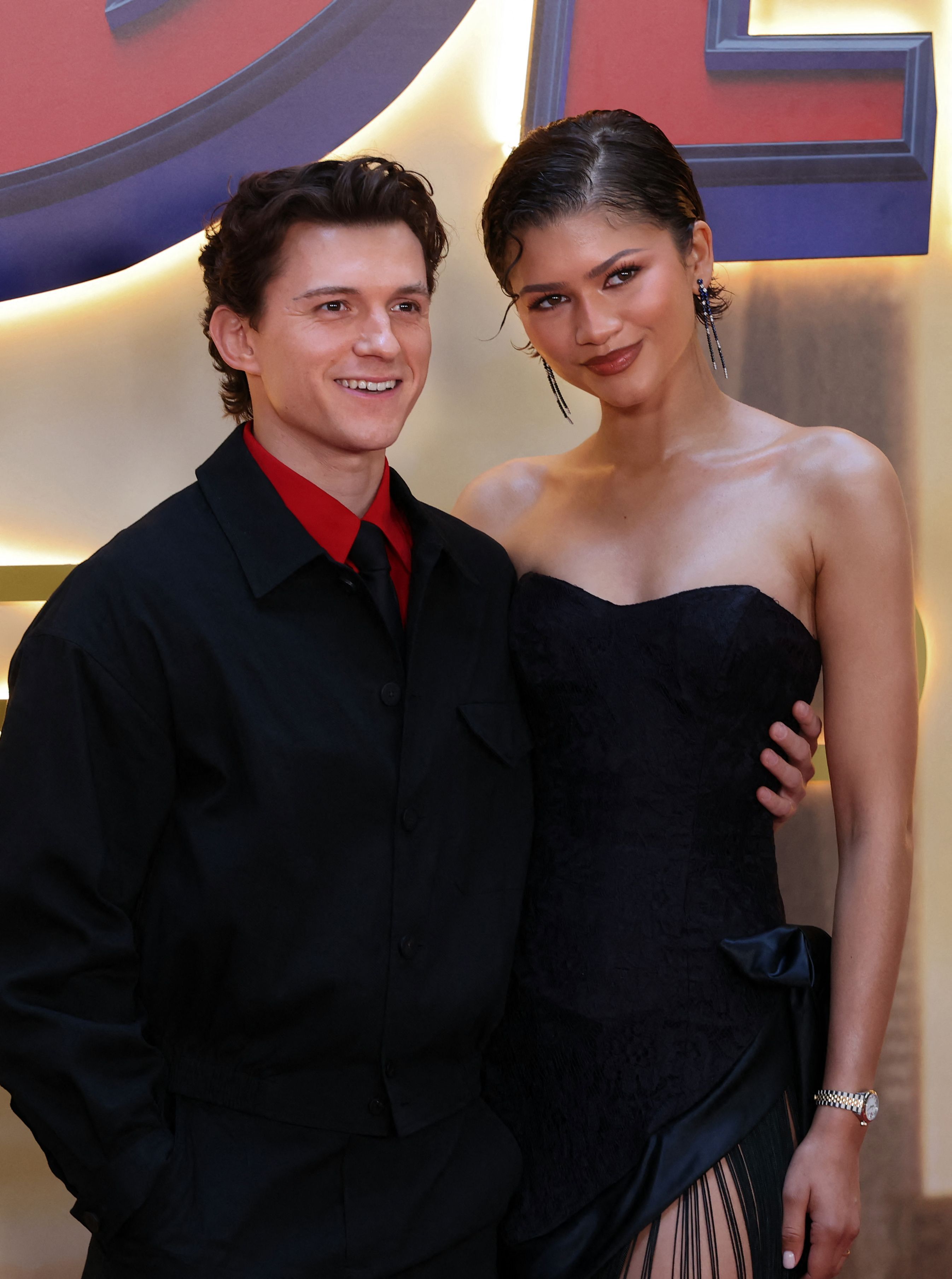 Monatelang wurde spekuliert, jetzt ist es offiziell: Tom Holland hat bestätigt, dass er Zendaya heimlich geheiratet hat.