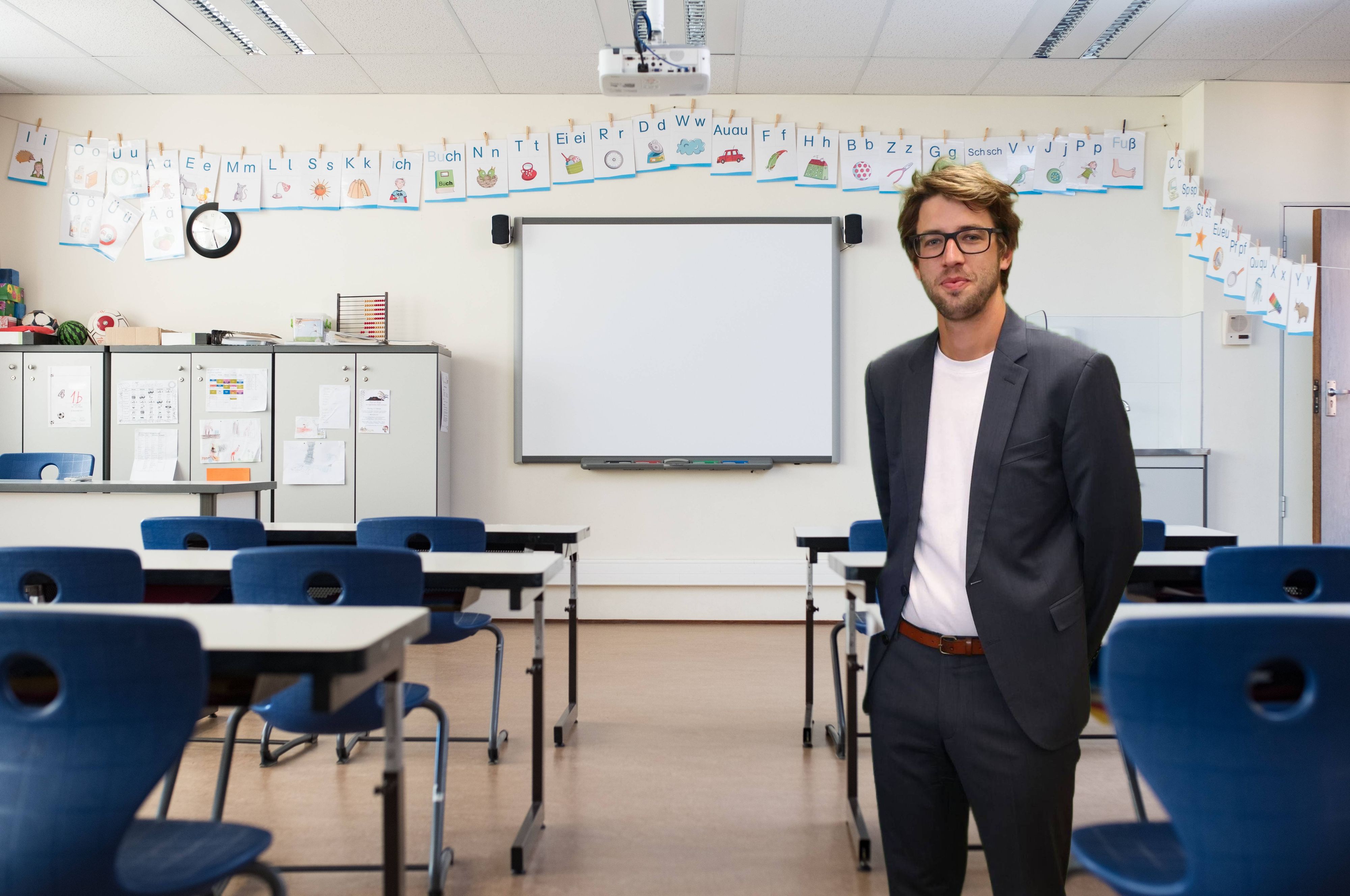 Felix Stadler hat eine halbe Lehrverpflichtung, unterrichtet Mathematik.