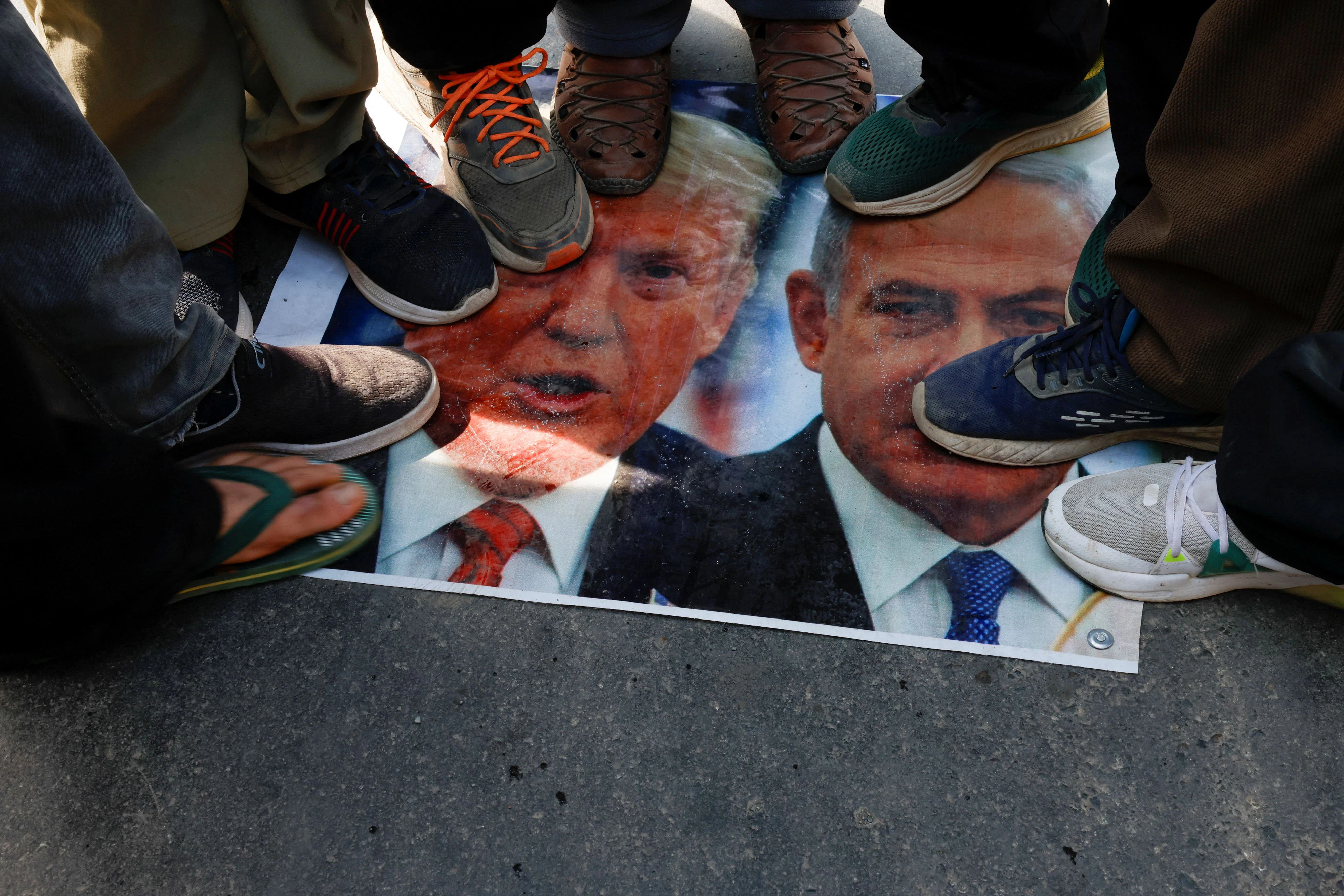 Protest schiitischer Muslime im indischen Kaschmir gegen den Iran-Krieg
