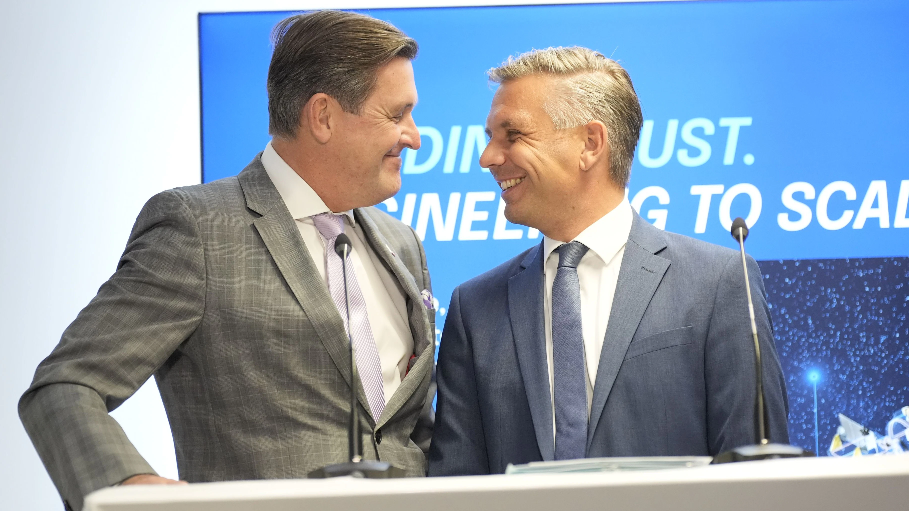 Da kommt Freude auf: Die Minister Hanke (l.) und Hattmannsdorfer machen der Industrie Beine.