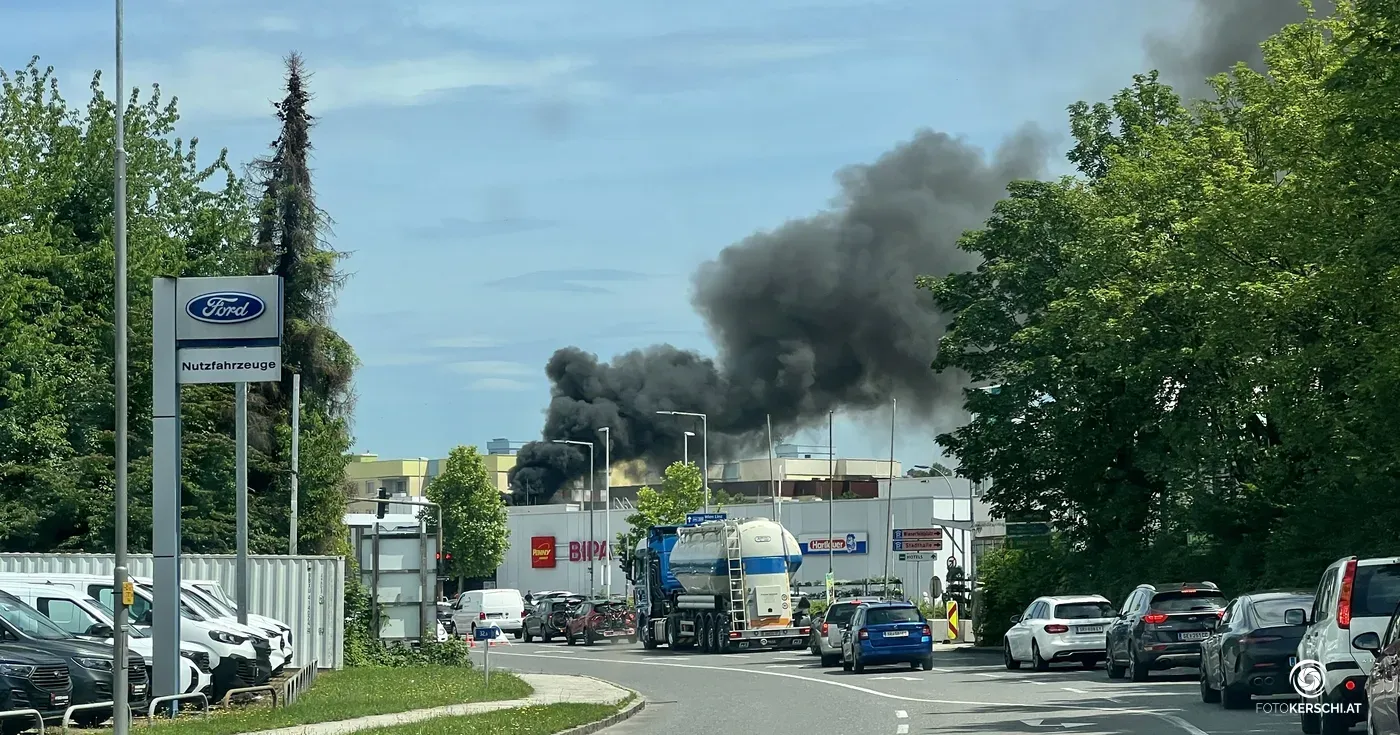Heute.at - Riesige Rauchsäule über Steyr sorgt für Aufsehen