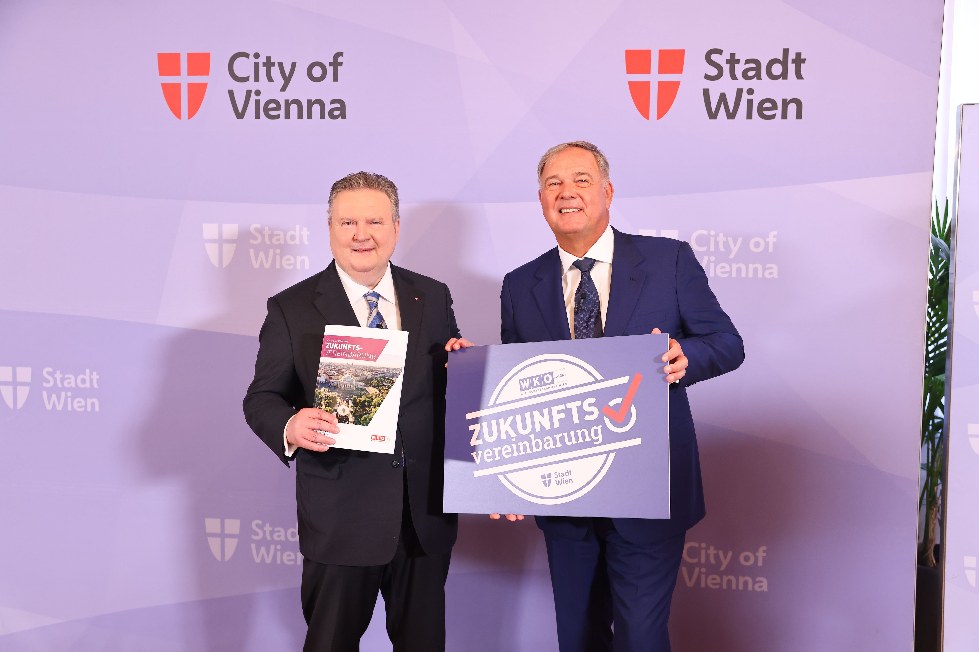 Bürgermeister Ludwig und der frühere WKW-Präsident Walter Ruck im Rahmen einer Pressekonferenz. Archivbild.