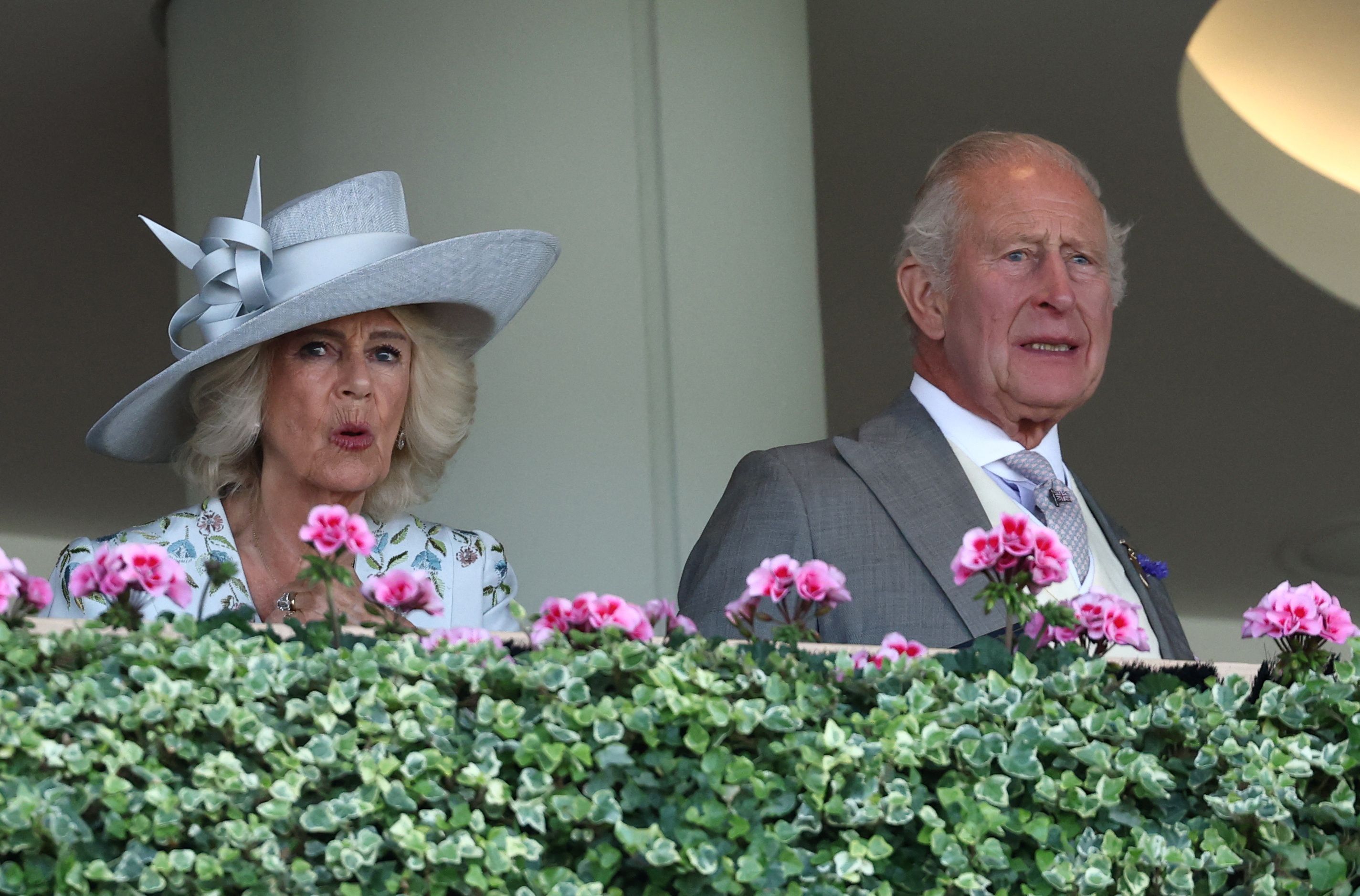 Auch Camilla und Charles müssen sich an den Dresscode beim Royal Ascot halten.