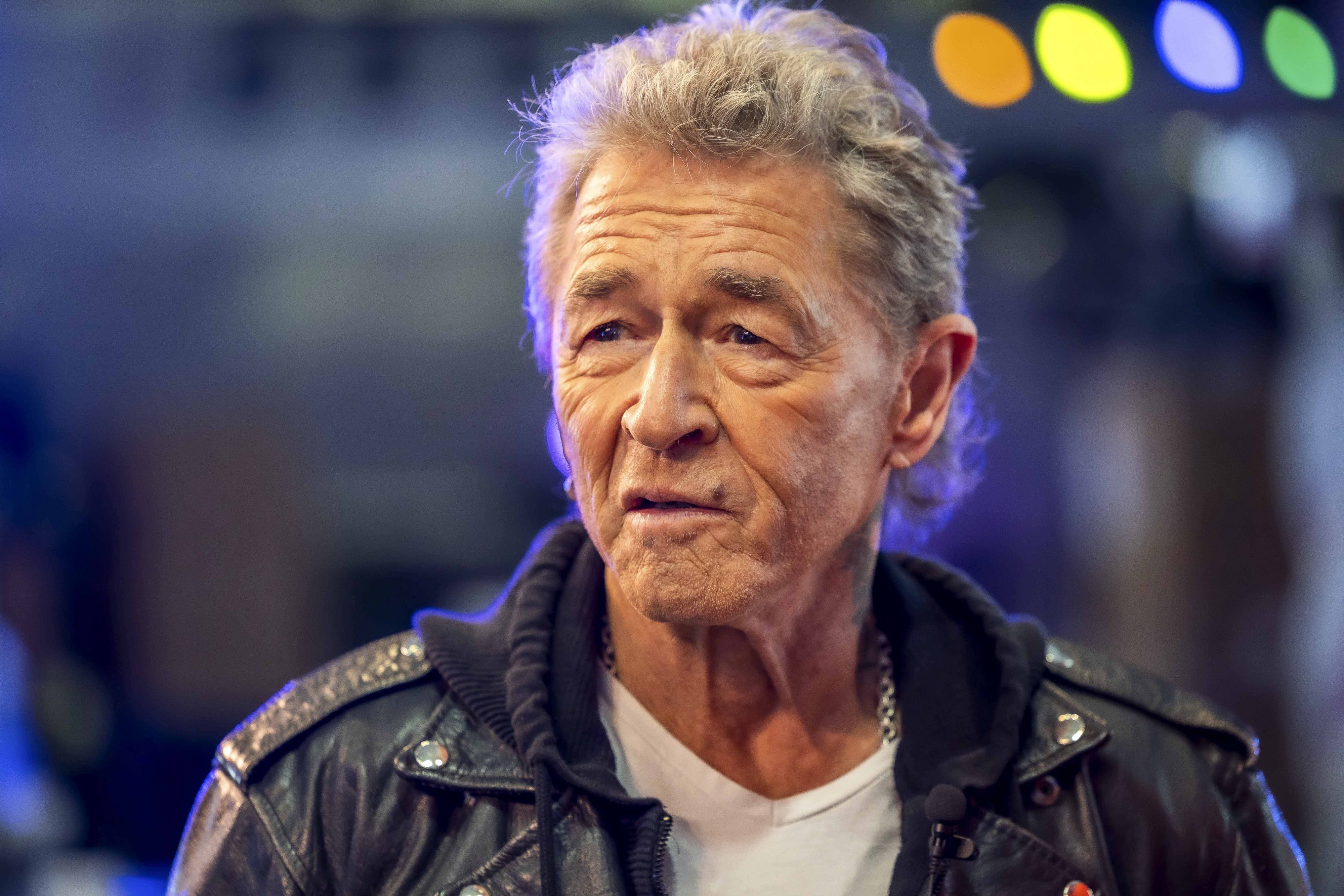 Peter Maffay zeigt sich an der Supermarkt-Kassa.