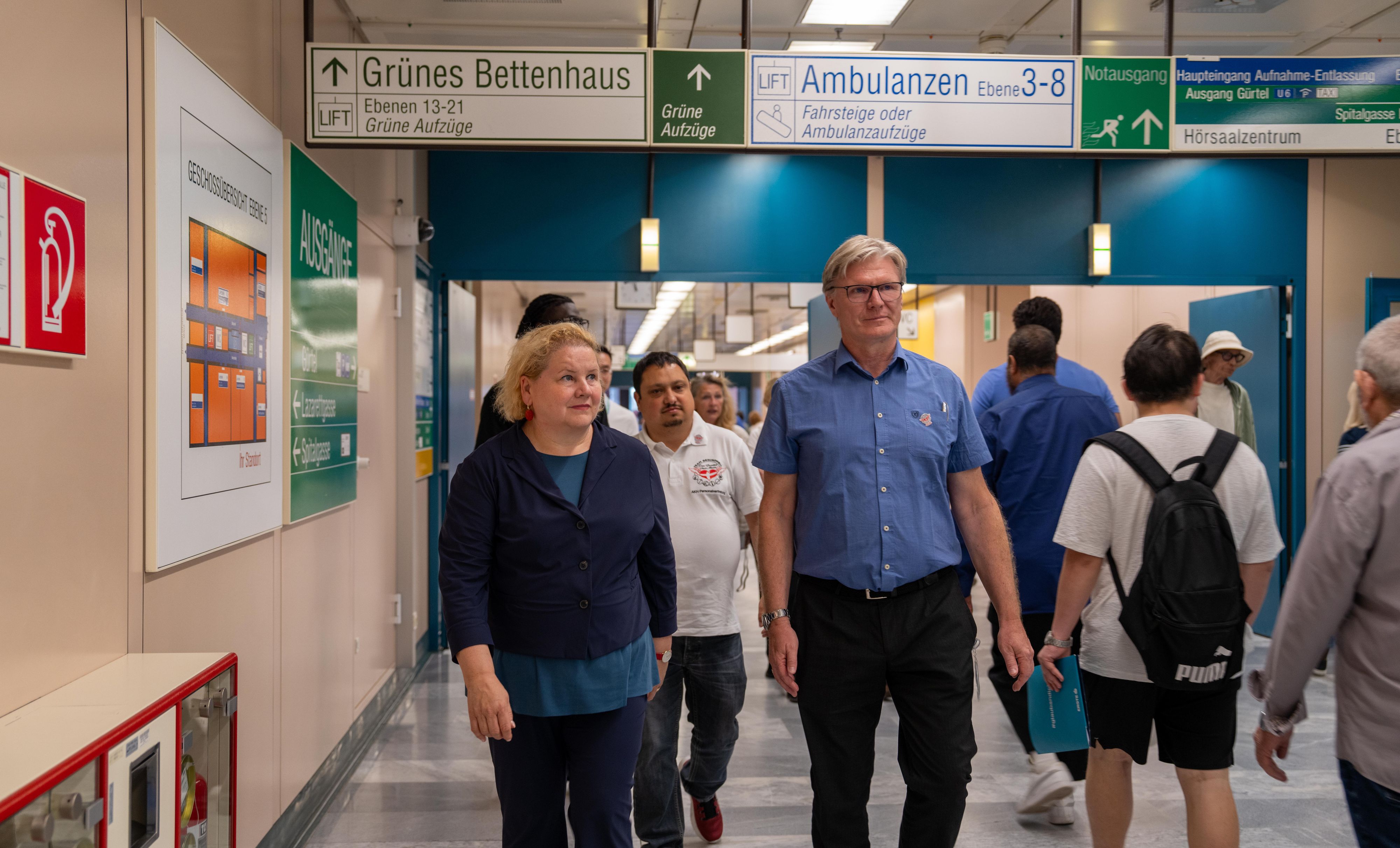 Gesundheitsministerin Korinna Schumann (SPÖ) besuchte das AKH Wien.