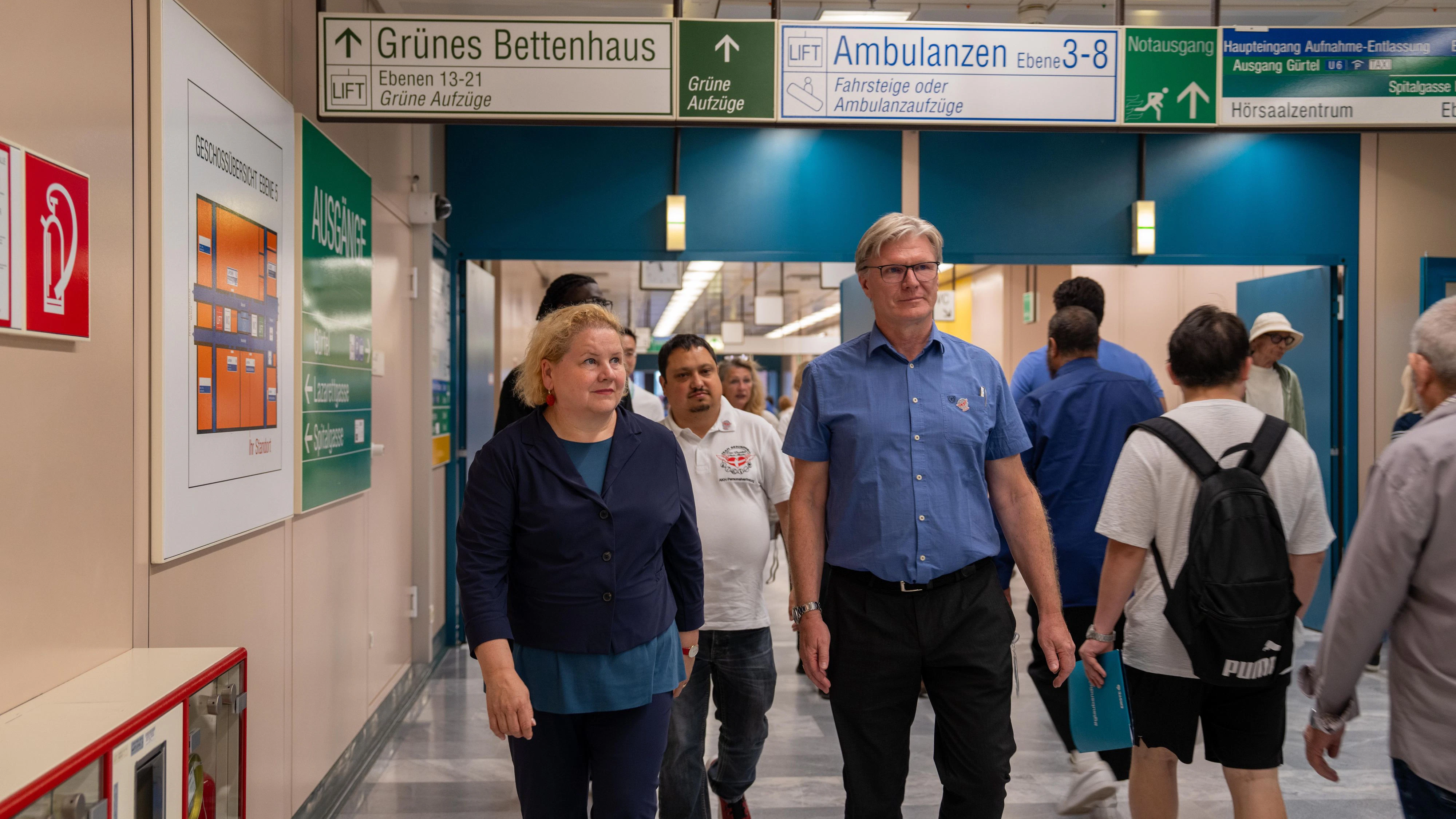 Gesundheitsministerin Korinna Schumann (SPÖ) besuchte das AKH Wien.