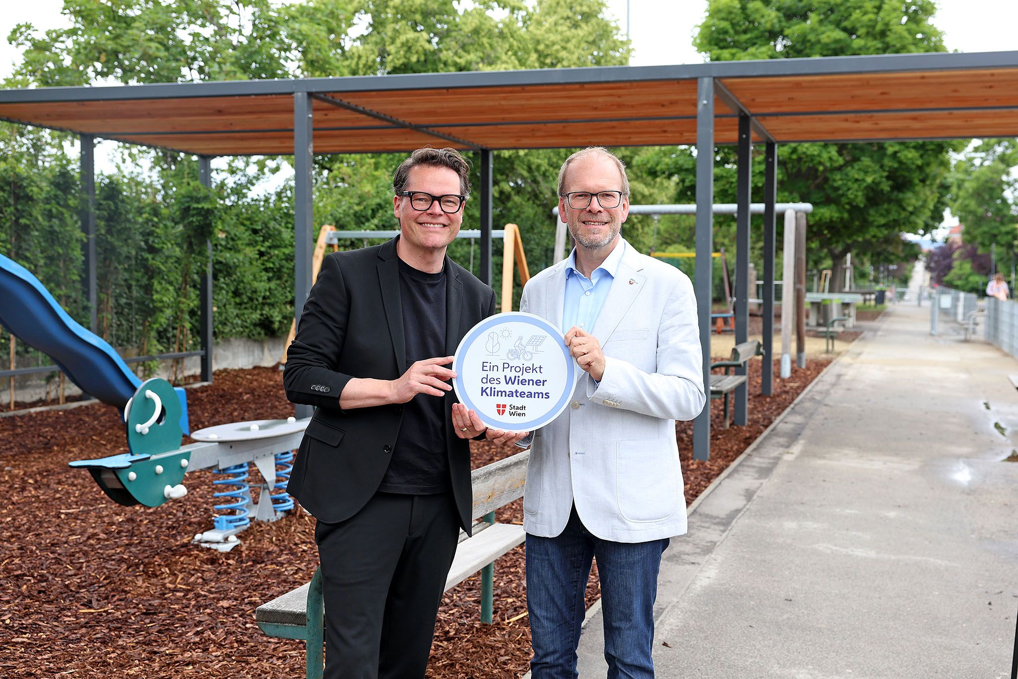 Heute.at - Spielplatz auf der Schmelz besser gegen Hitze geschützt