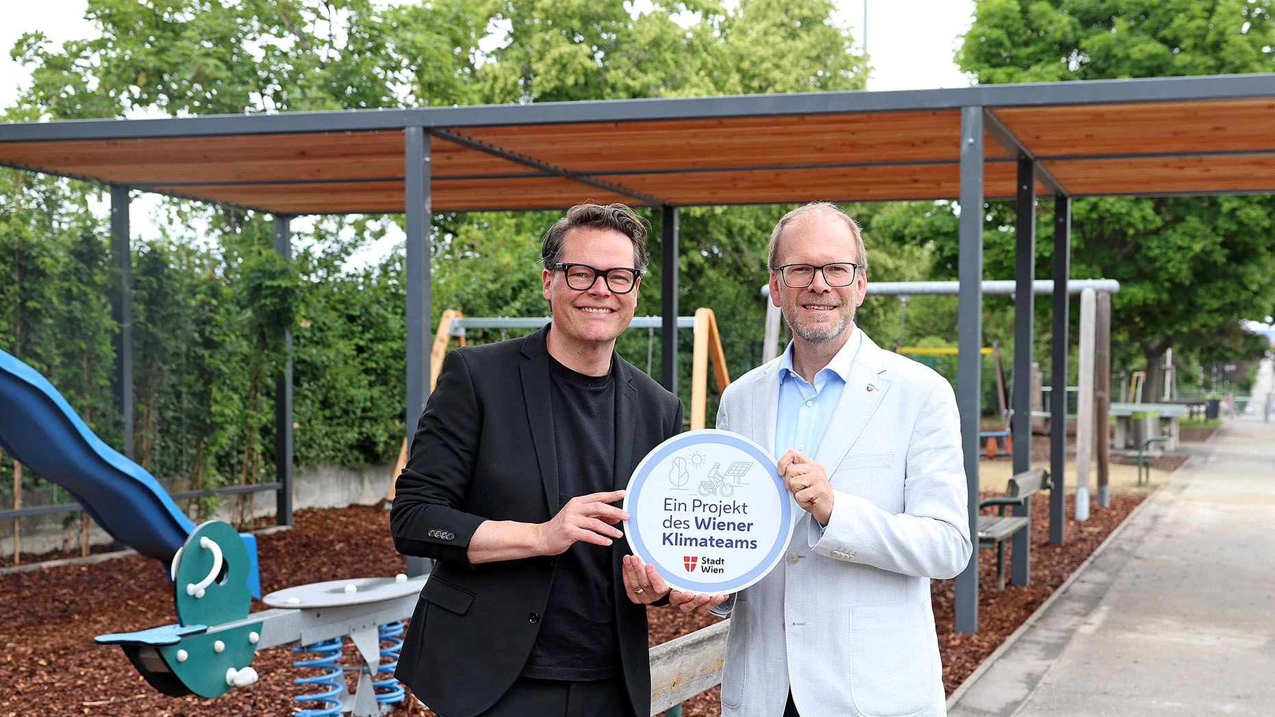 Klimateam-Projekt „Kein Schmelzen auf der Schmelz", mit StR Jürgen Czernohorszky und BV Dietmar Baurecht.