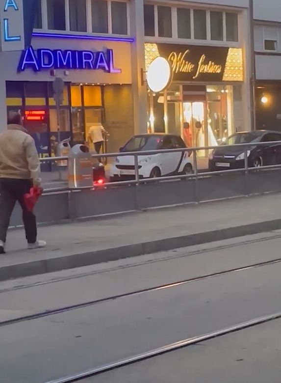 Am Dienstag spielte um 21 Uhr Frankreich gegen Senegal. Kurz vor der Partie verspürte ein Öffi-Busfahrer Riesen-Druck –  und stürmte in ein Wettbüro.