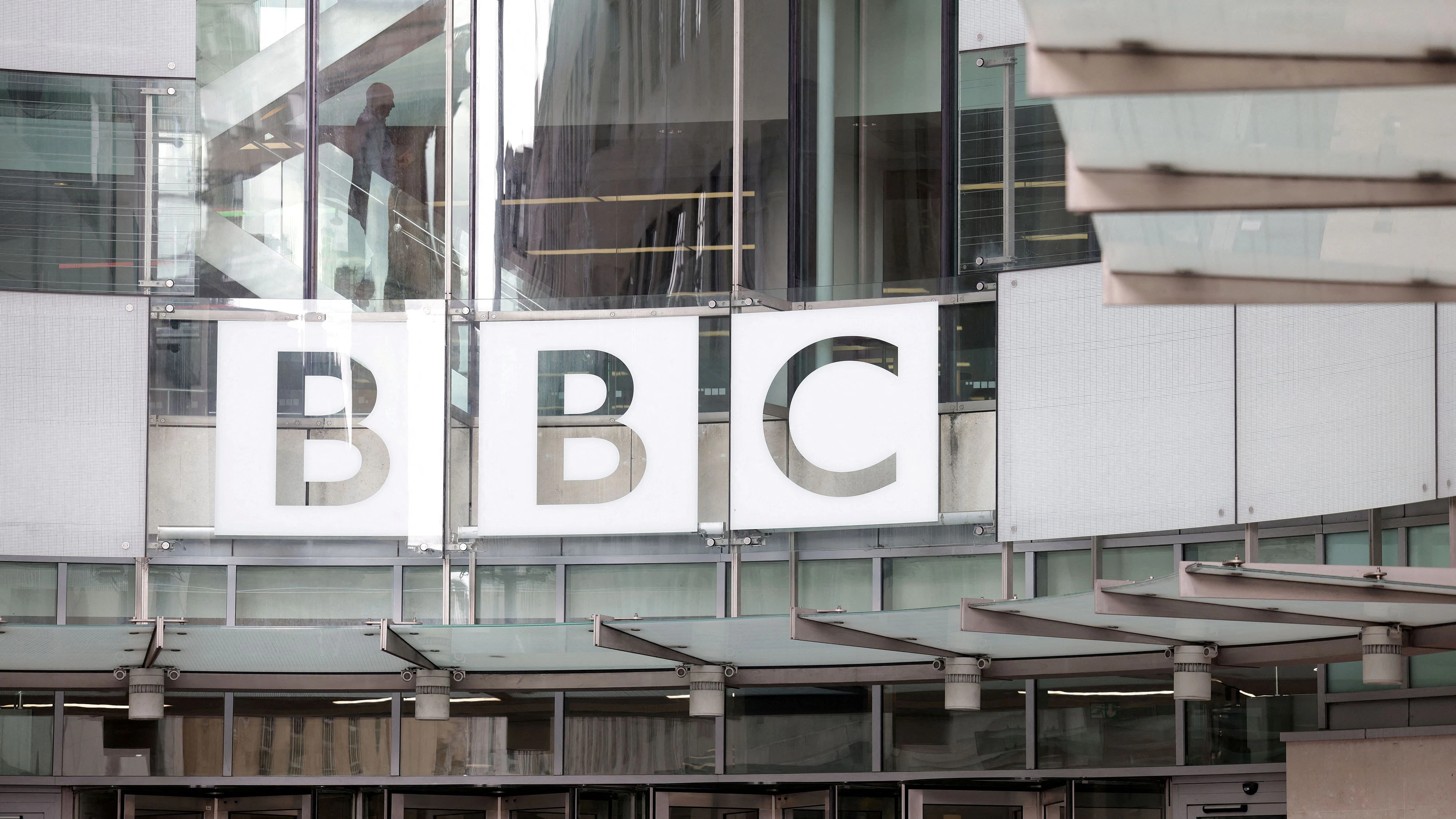 BBC muss bis 2027 rund 550 Stellen streichen. (Symbolbild)