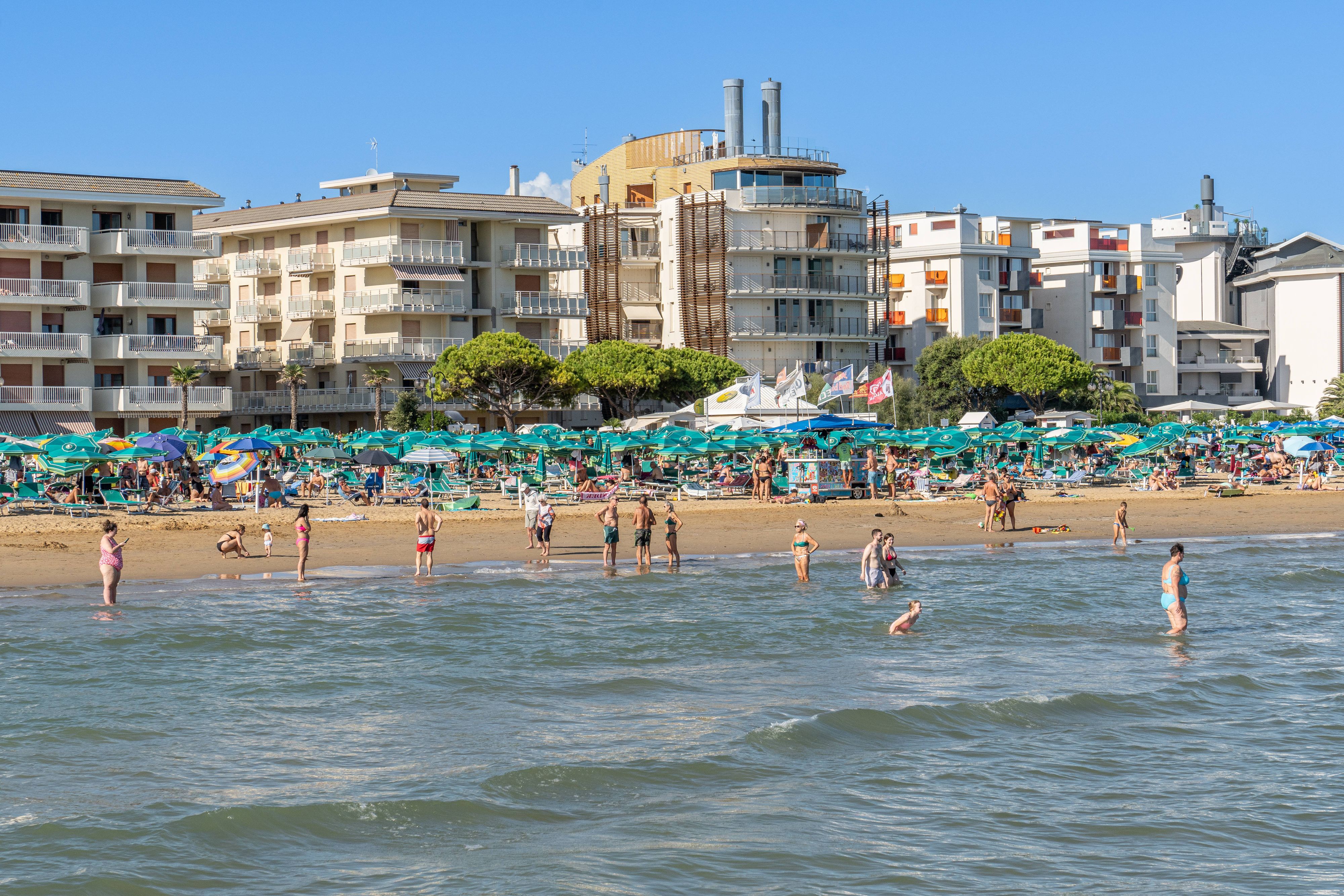 Die Strandpromenade zwischen Piazza Casabianca und Piazza Marina wird verschärft überwacht.