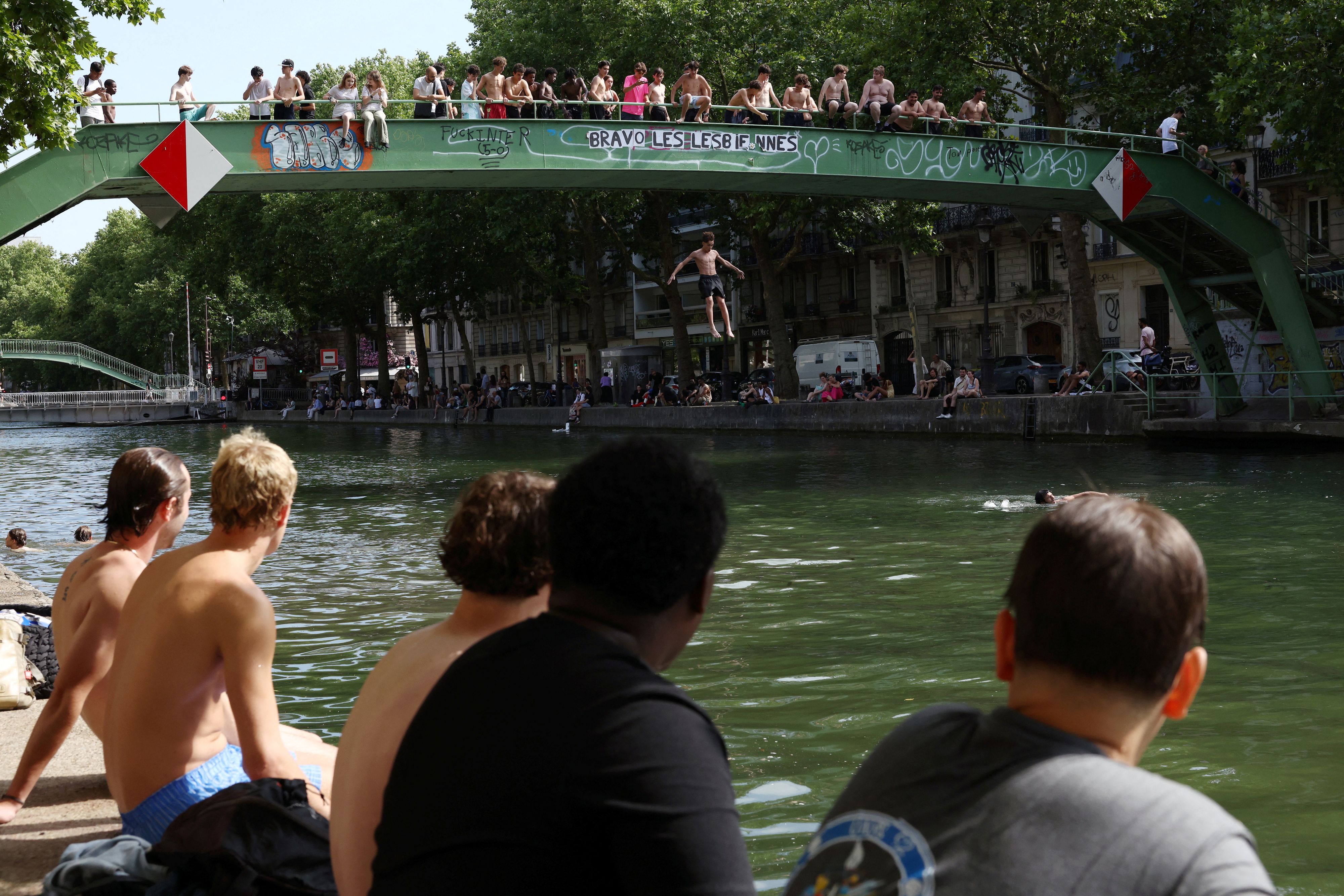 Ab Mittwoch dürfen Menschen in einem Abschnitt des Canal Saint-Martin in Paris baden.